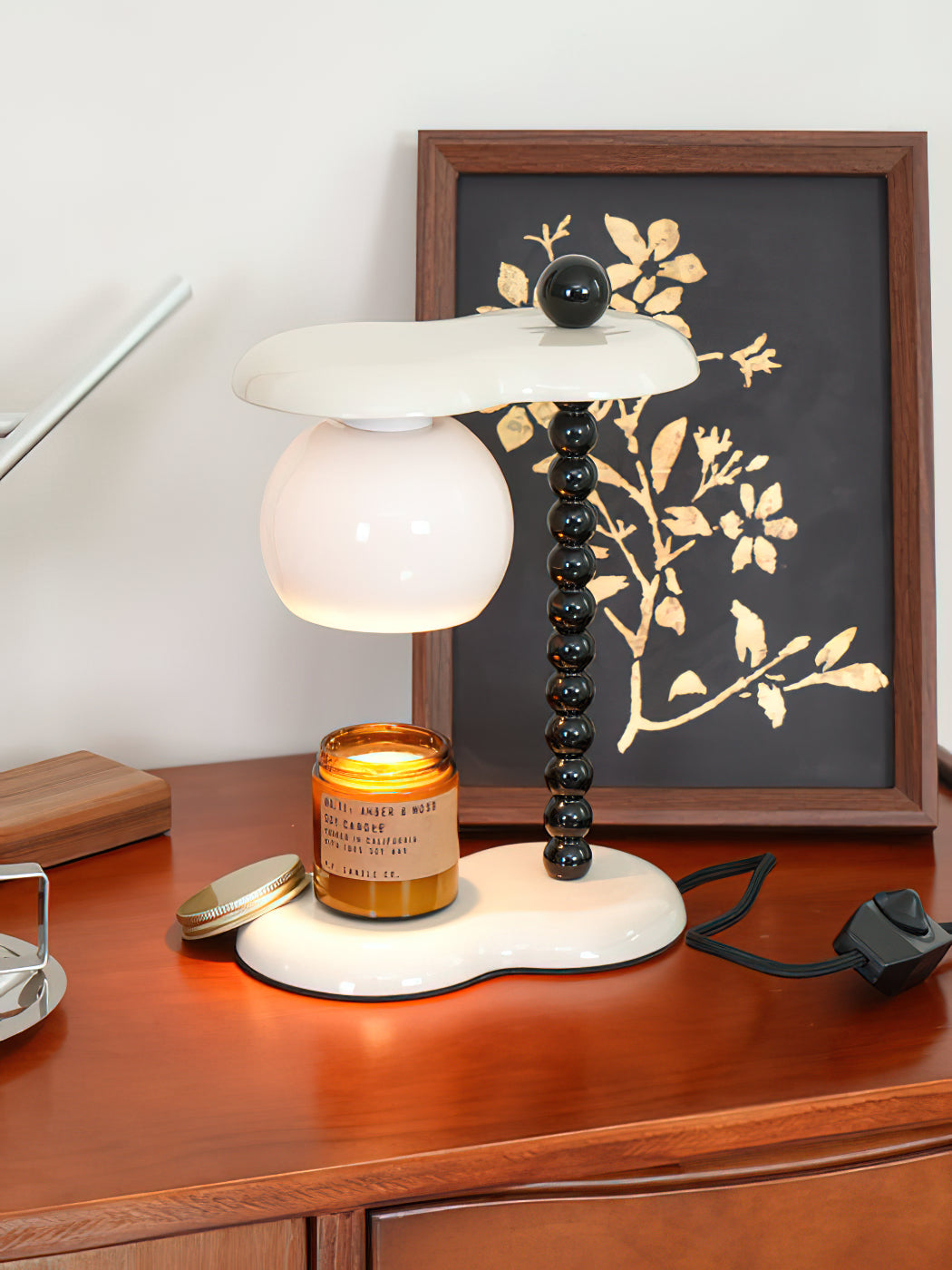Everalda Modern Table Lamp - Stylish Bedside & Desk Lighting for Home & Office - Perfect for Reading, Working & Decorating
