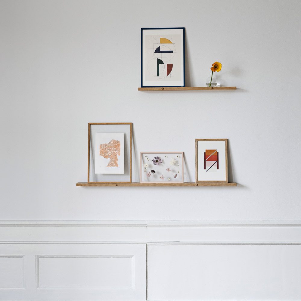 MOEBE Solid Oak Gallery Shelf - Wall Mounted Display Shelf for Photos & Decor (2 Sizes) - Perfect for Living Room, Bedroom & Office Wall Decor