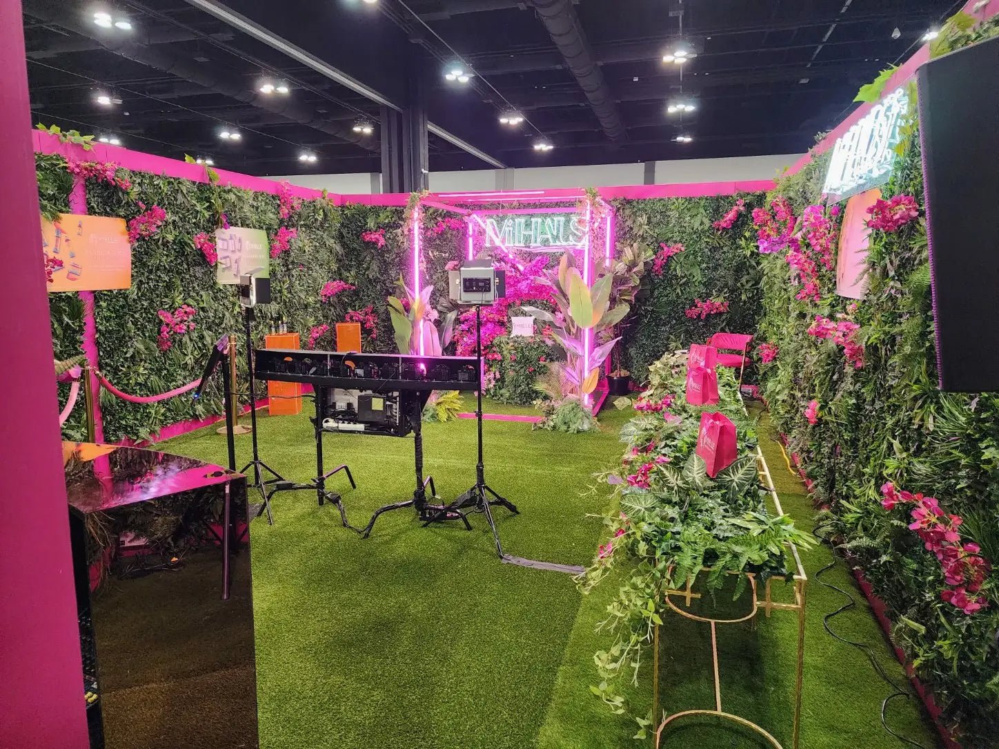 Premium Artificial Vertical Garden Panel - 1m x 1m UV Resistant Fake Green Wall for Indoor/Outdoor Decor - Perfect for Home, Office, Balcony & Commercial Spaces
