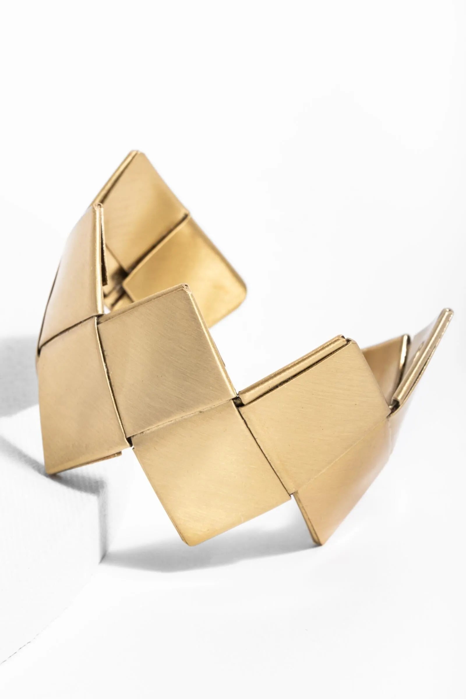 Hera Cuff Bracelet for Women - Elegant Gold & Silver Bangle - Fashion Jewelry Gift for Her - Perfect for Parties, Weddings & Special Occasions