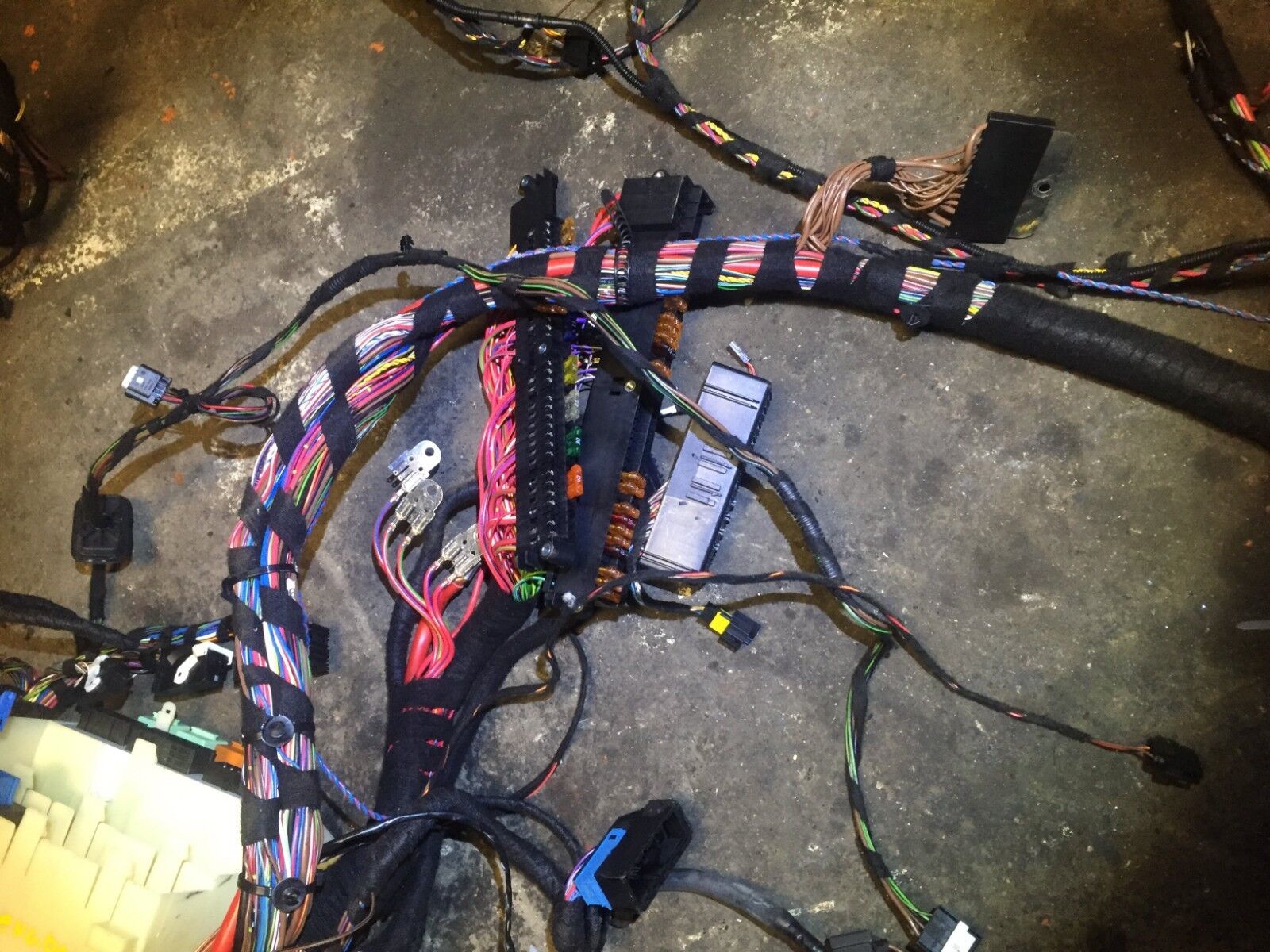 04 05 06 BMW X3 E83 3.0L OEM Interior Dash & Main Fuse Box Wiring Harness - Perfect for Electrical Repairs & DIY Car Upgrades