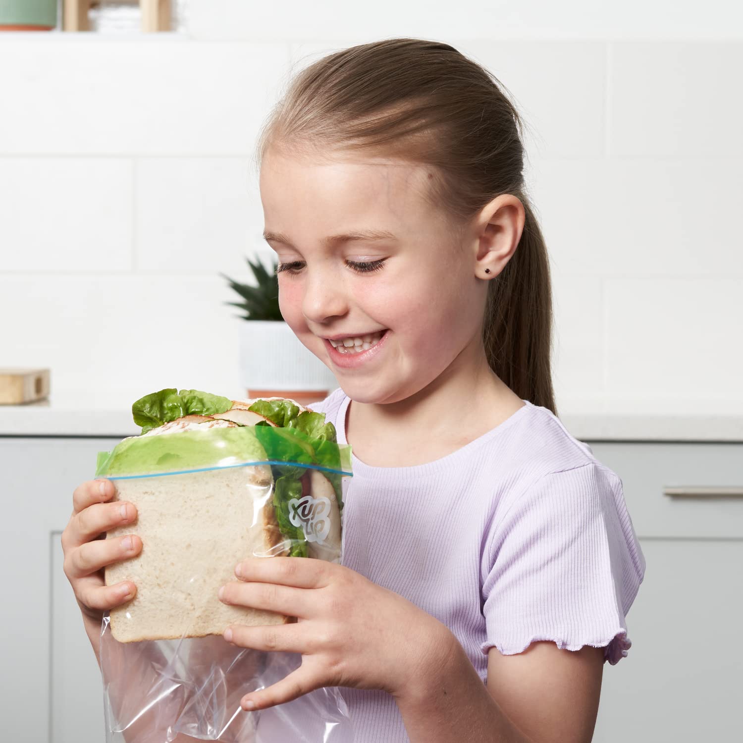 XupZip Reusable Sandwich Bags 50-Pack (19x17cm) - Airtight BPA-Free Ziplock Food Storage Bags with Bamboo Seal - Leakproof Plastic Bags for Lunch, Snacks & Meal Prep - Perfect for School, Office & Picnics