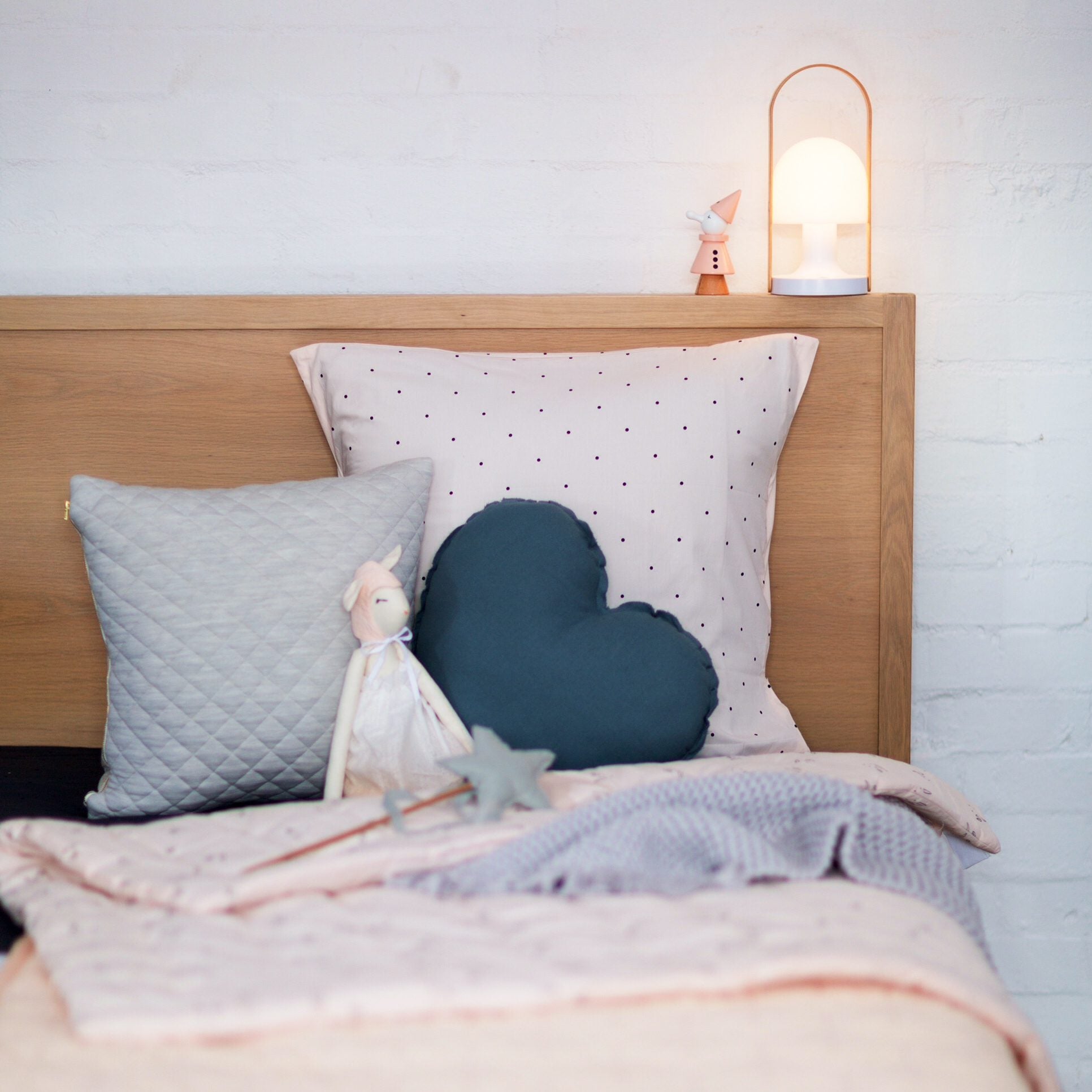 Marset Follow Me Portable Rechargeable LED Night Light - White Battery-Operated Bedside Lamp for Nursery, Camping & Outdoor Use