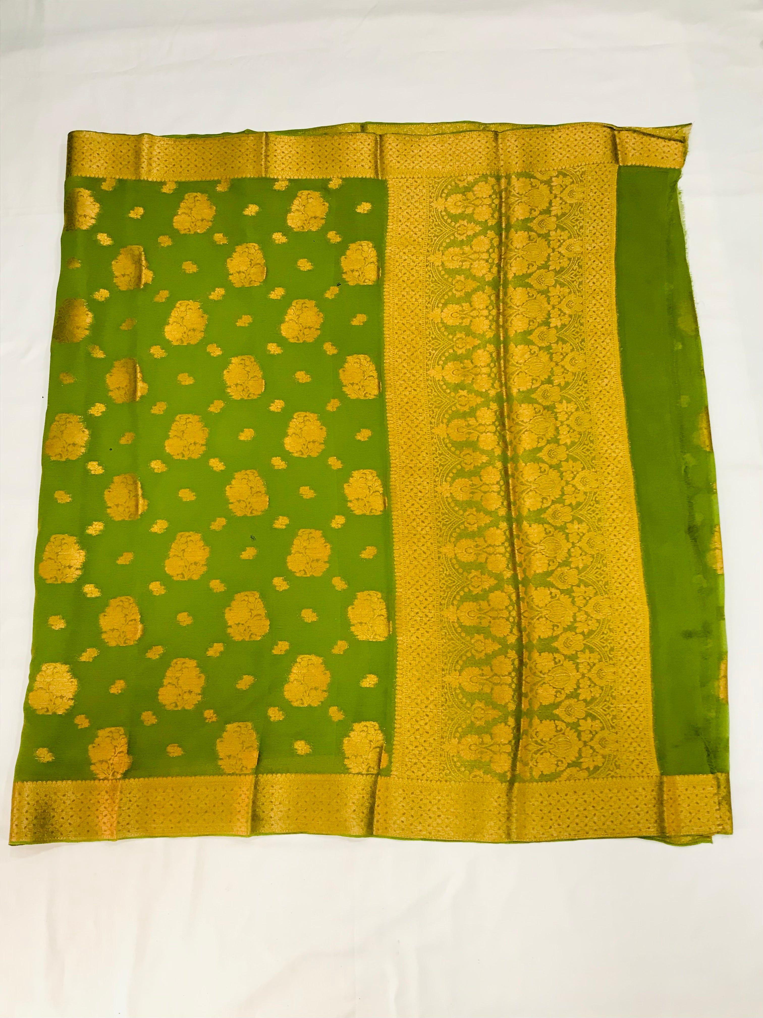 Elegant Light Green Georgette Saree with Floral Motifs & Contrast Pallu - Perfect for Weddings, Parties & Festive Occasions