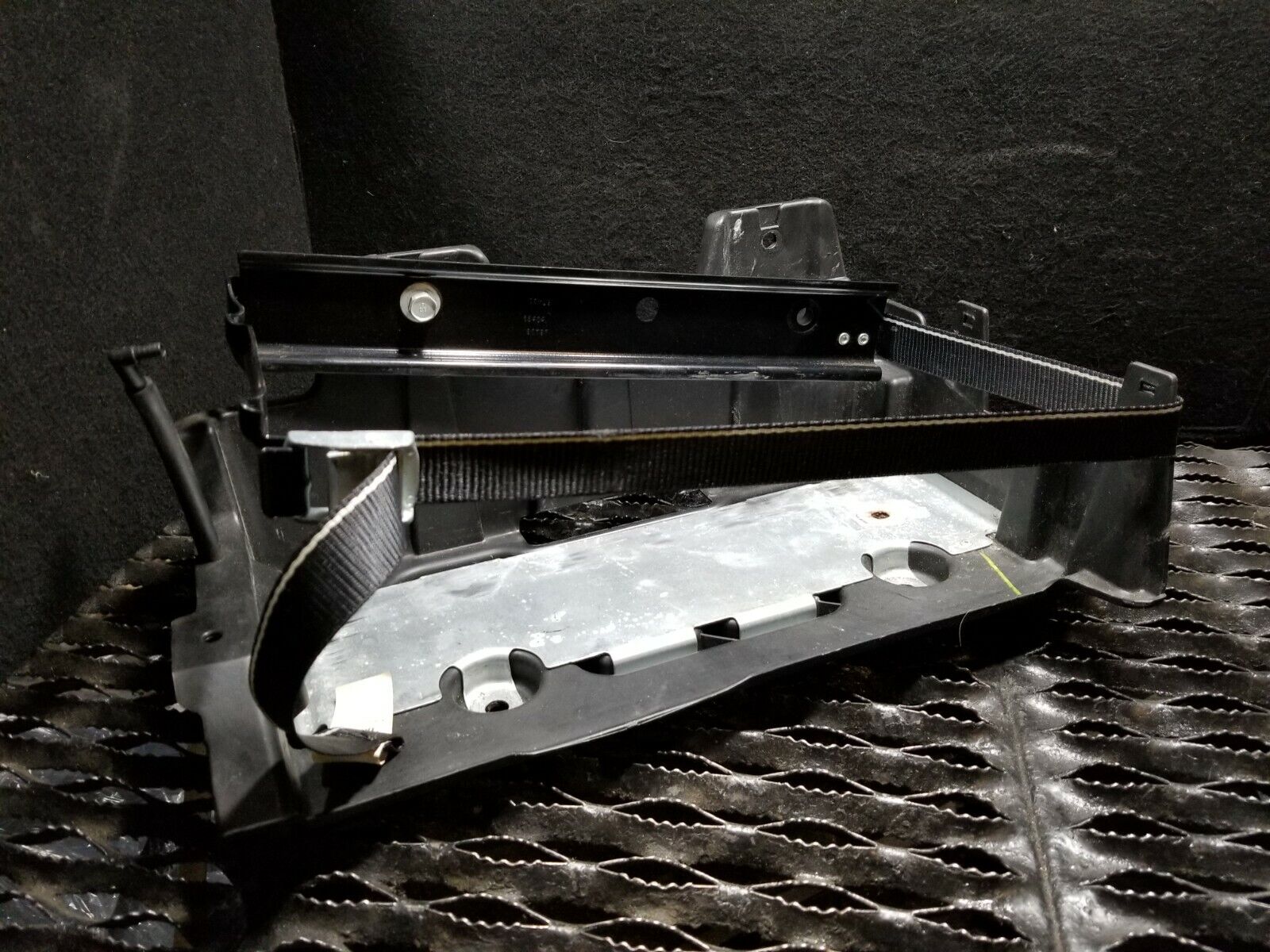 05 06 07 Dodge Magnum 5.7L Battery Tray Holder - Heavy Duty Metal Mount Bracket OEM Replacement - Perfect for Engine Bay Organization & Car Maintenance