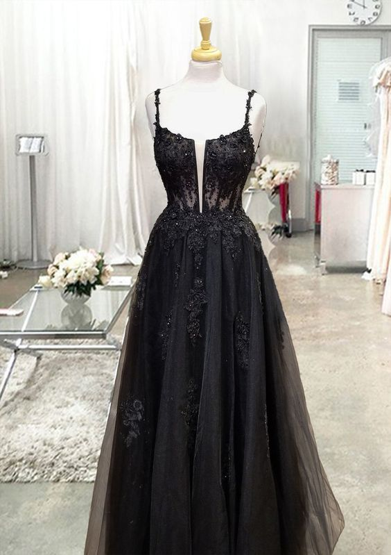 Elegant Black A-Line Long Prom Dress with Spaghetti Straps & Tulle Applique - Perfect for Homecoming, Formal Dances & Special Occasions - Style J4609
