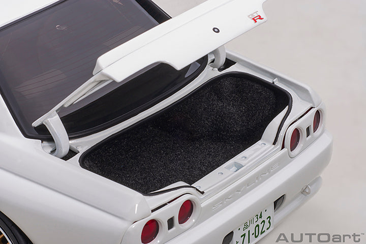 AUTOart 1:18 Scale Nissan Skyline GT-R R32 Wangan Midnight Reina Late Version 30th Anniversary Edition - Diecast Model Car for Collectors, Display & Racing Enthusiasts