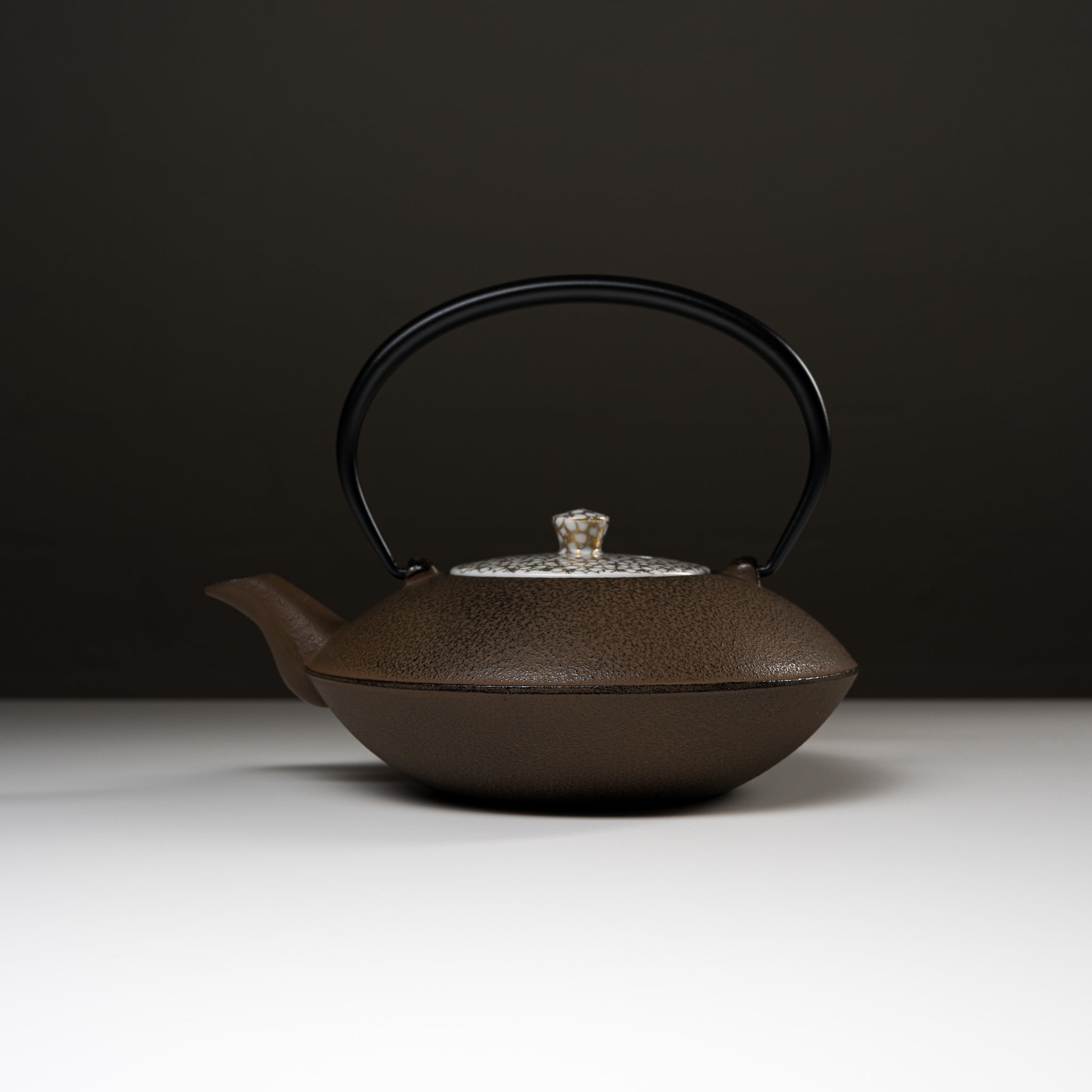 Premium Kyo Kiyomizu Ware Cast Iron Teapot - 900ml Japanese Tetsubin with Gold Cherry Blossom Design - Authentic Nambu Ironware for Tea Ceremony & Home Decor