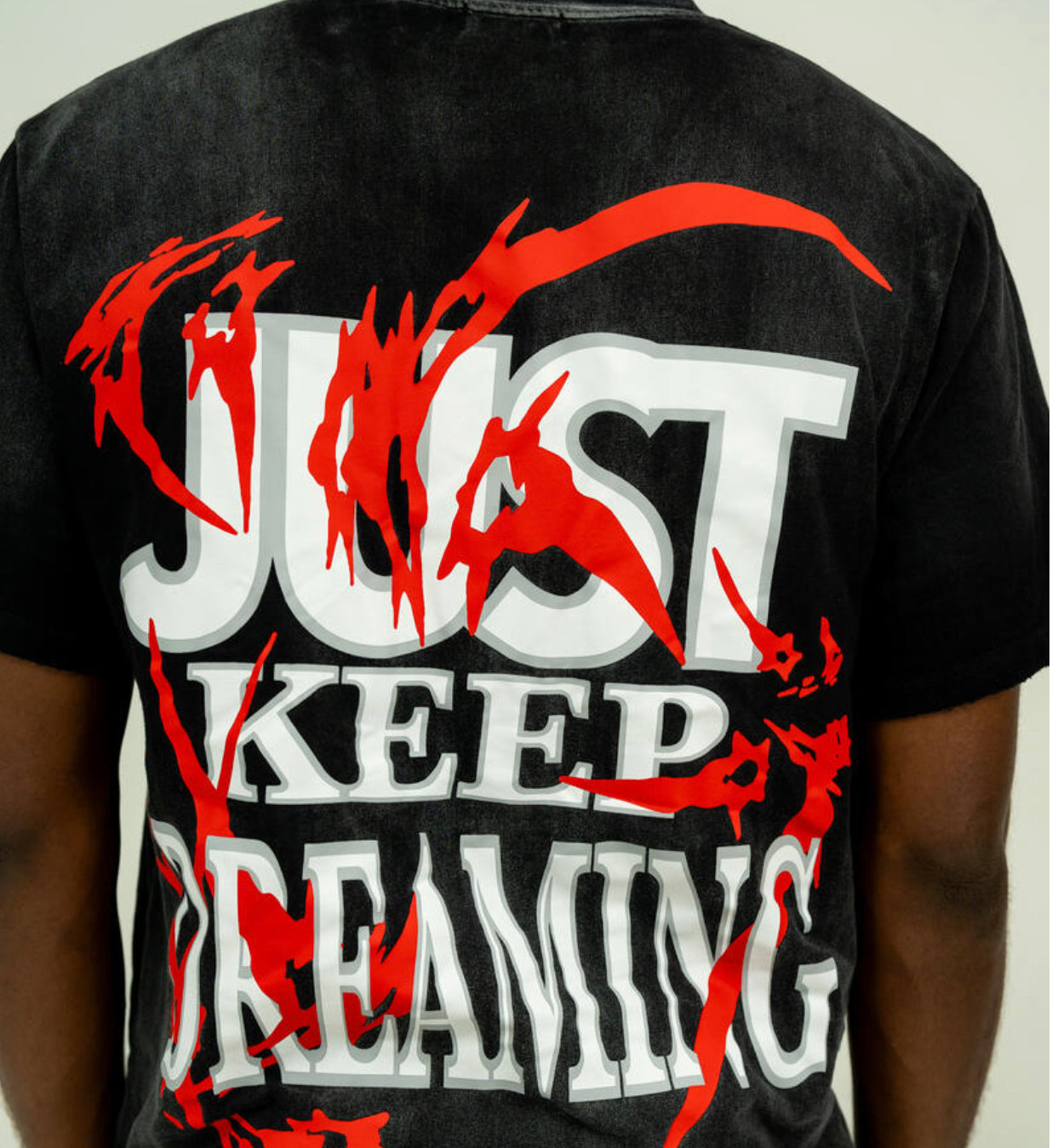 JUST KEEP DREAMING Graphic T-Shirt for Men & Women - Soft Cotton Black Tee - Casual Streetwear & Motivational Gift