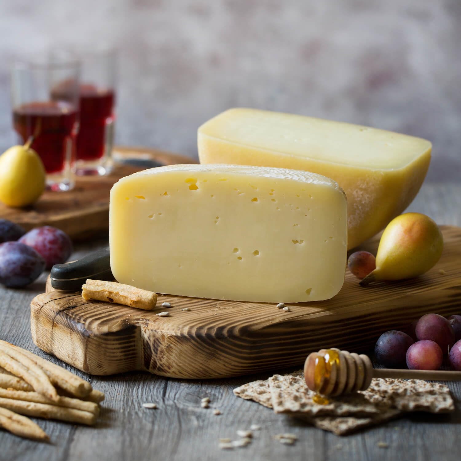 Premium Semi-Aged Pecorino Cheese Wheel from Reggio Emilia Apennines - 4 lbs (1.8 kg) - Authentic Italian Hard Cheese - Perfect for Charcuterie Boards, Wine Pairings & Gourmet Cooking - EMILIA FOOD LOVE