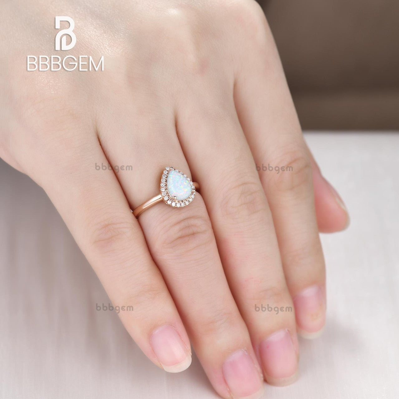 14K/18K Gold Pear Shaped Opal Engagement Ring with Halo Setting - Elegant Rose Gold Wedding Band for Women, Perfect for Proposals, Anniversaries & Special Occasions