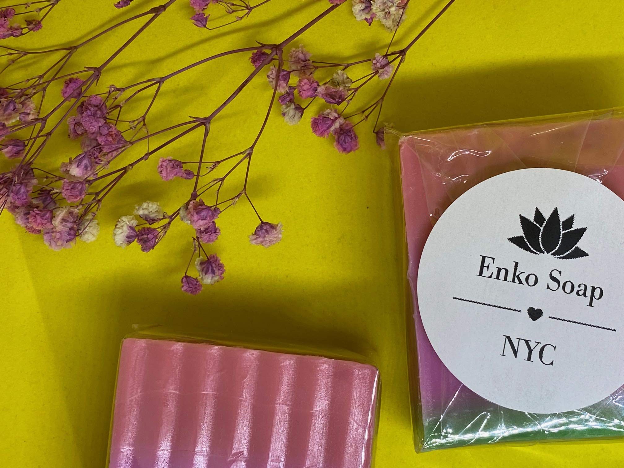 Natural Strawberry Scented Handmade Soap Bars - Organic, Vegan & Moisturizing - Perfect for Gifts, Bath & Skincare Routine