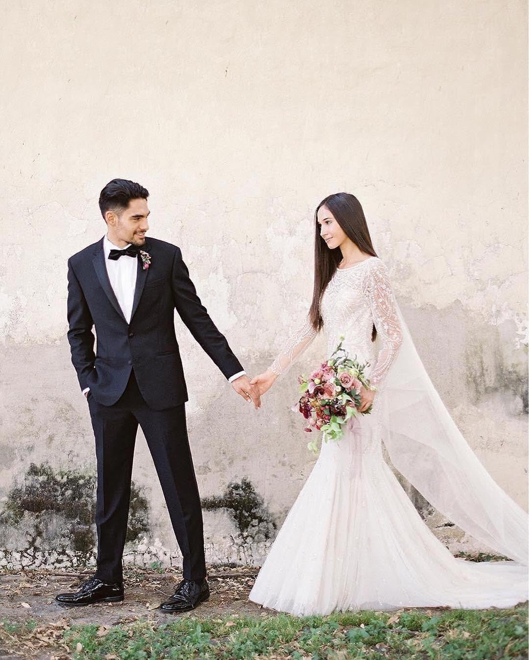 Ivory or Off White Silk Tulle Wedding Veil – Elegant Bridal Accessory for Church Ceremony & Outdoor Photography