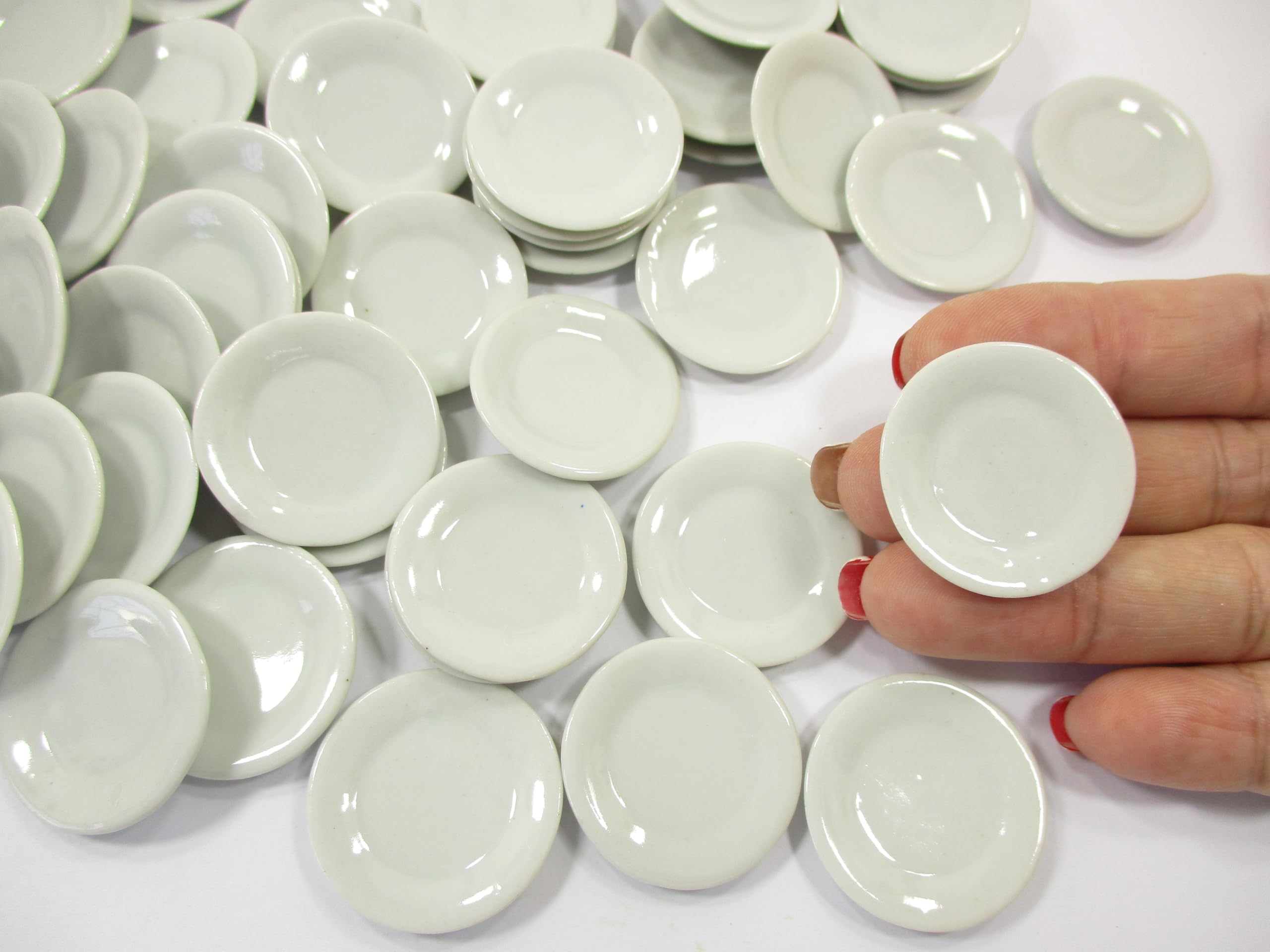 30x30mm White Ceramic Round Plates - Set of 30 Mini Dishes (3cm Diameter) for Dollhouse Decor, Kids Play Kitchen, Tea Party & Miniature Display