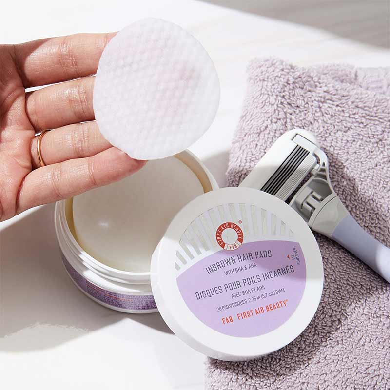 First Aid Beauty Ingrown Hair Treatment Pads - Exfoliating & Soothing for Bikini Line, Legs & Underarms - Prevent Razor Bumps & Ingrown Hairs Post Shaving & Waxing