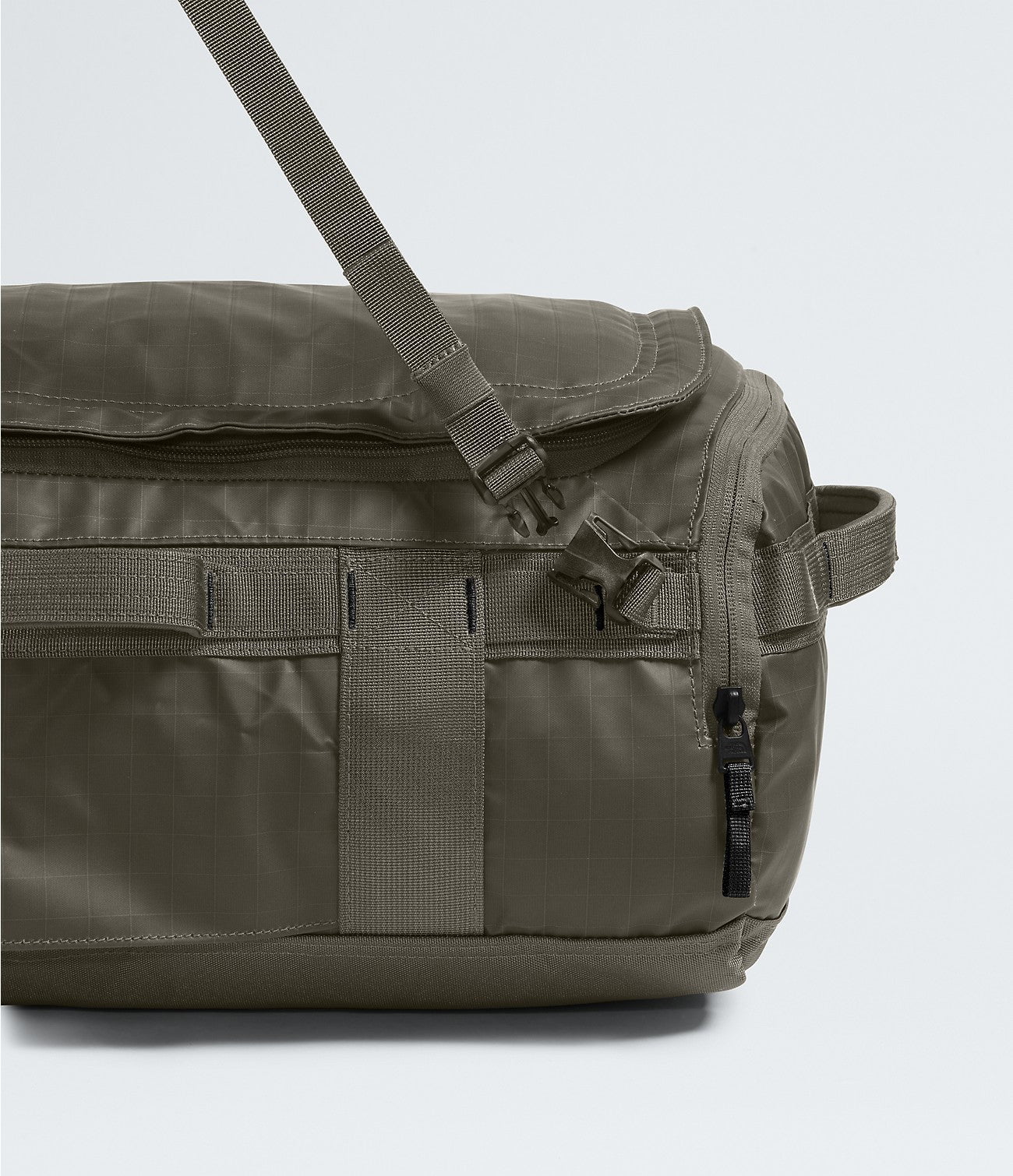 The North Face Base Camp Voyager Duffel 32L - Waterproof Travel Duffel Bag for Camping, Hiking & Outdoor Adventures - Durable Gear for Men & Women