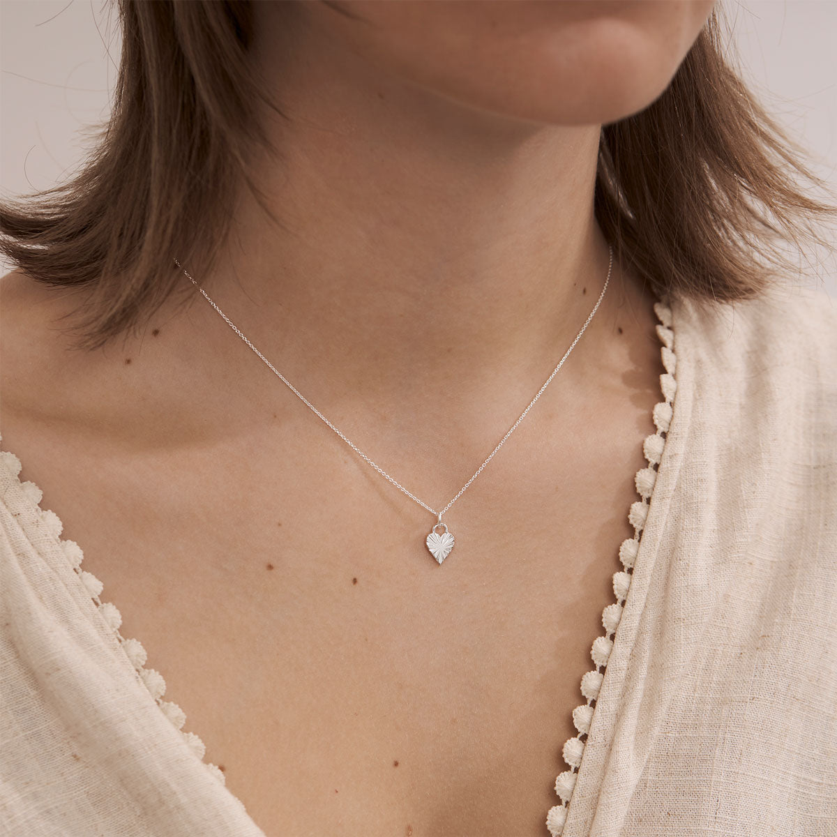 Sweetheart Necklace for Women - Elegant Heart Pendant Jewelry Gift for Her - Perfect for Valentine's Day, Anniversary & Romantic Occasions