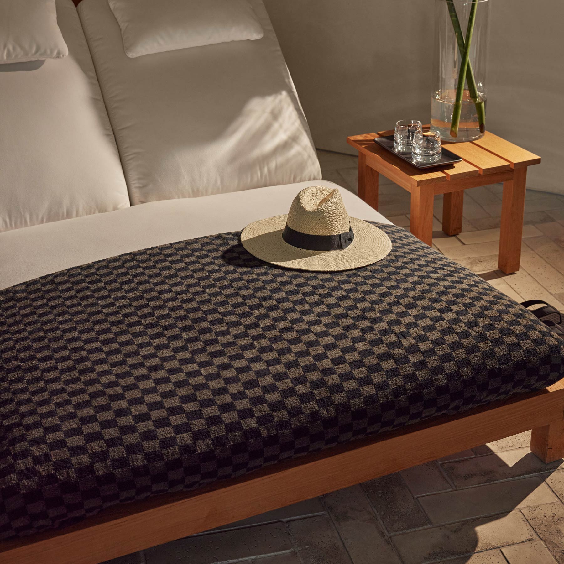 Checkered Beach Towel Palm Black - Soft, Quick-Dry & Sand-Resistant for Pool, Beach & Vacation Use