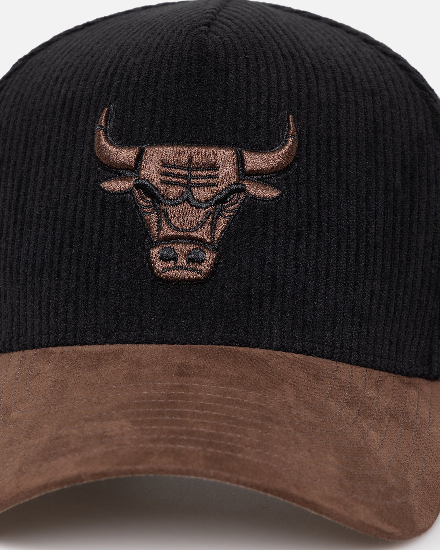 47 Brand Chicago Bulls 'Black Barren' Snapback Hat - Adjustable 47 Offside DT Baseball Cap for Men & Women - Perfect for Basketball Games, Streetwear Fashion & Sports Fans