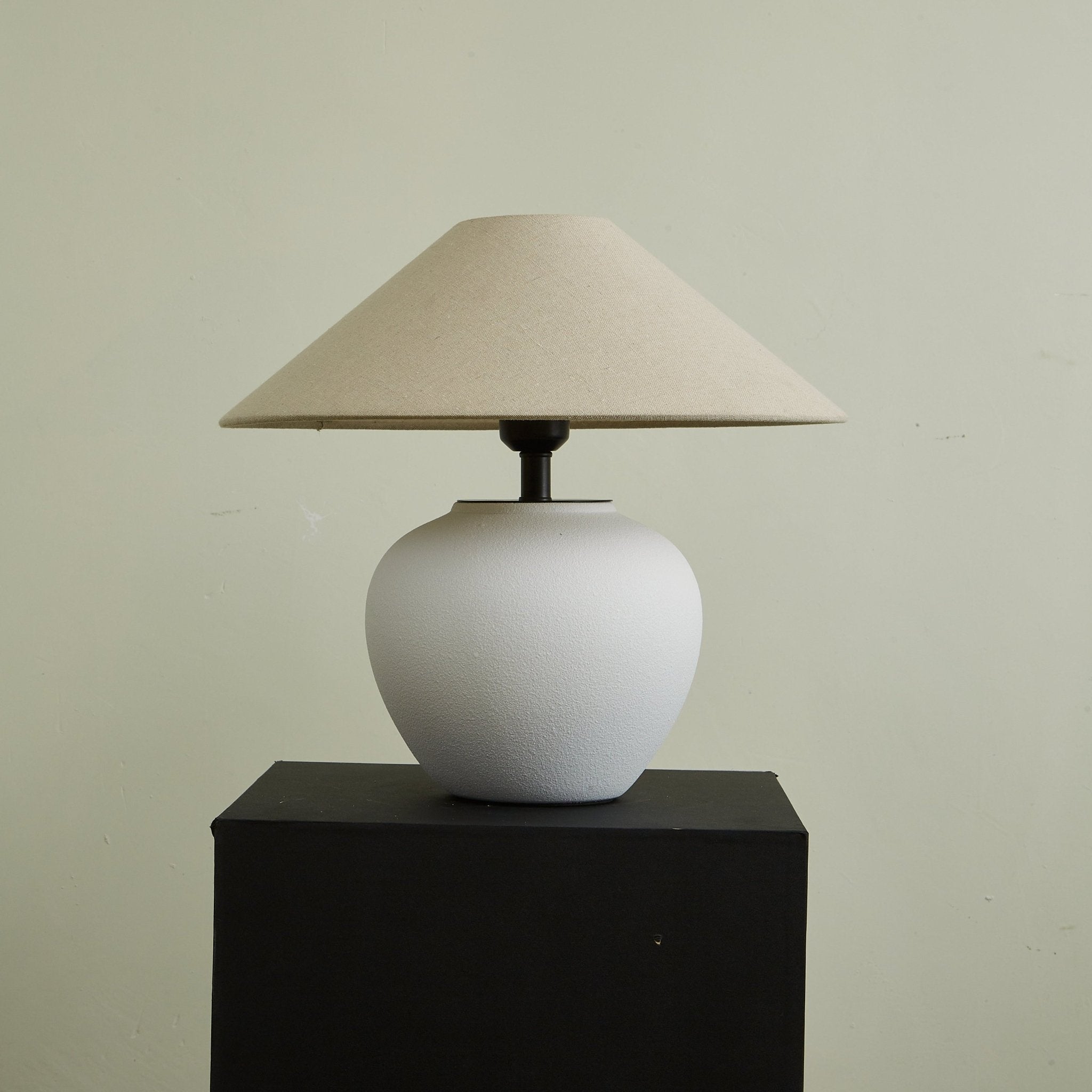 Erison Ceramic Table Lamp - Modern Home Decor for Living Room, Bedroom & Office - Stylish Lighting for Relaxation & Ambience