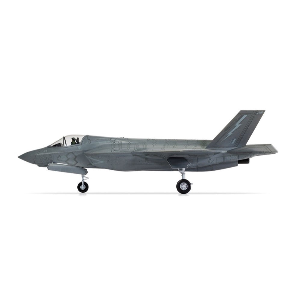 Airfix 55010 1/72 Scale Lockheed Martin F-35B Lightning II Model Kit - Starter Set for Beginners | Perfect for Aviation Enthusiasts & Collectors | Great for Display, Gifts & Hobby Projects