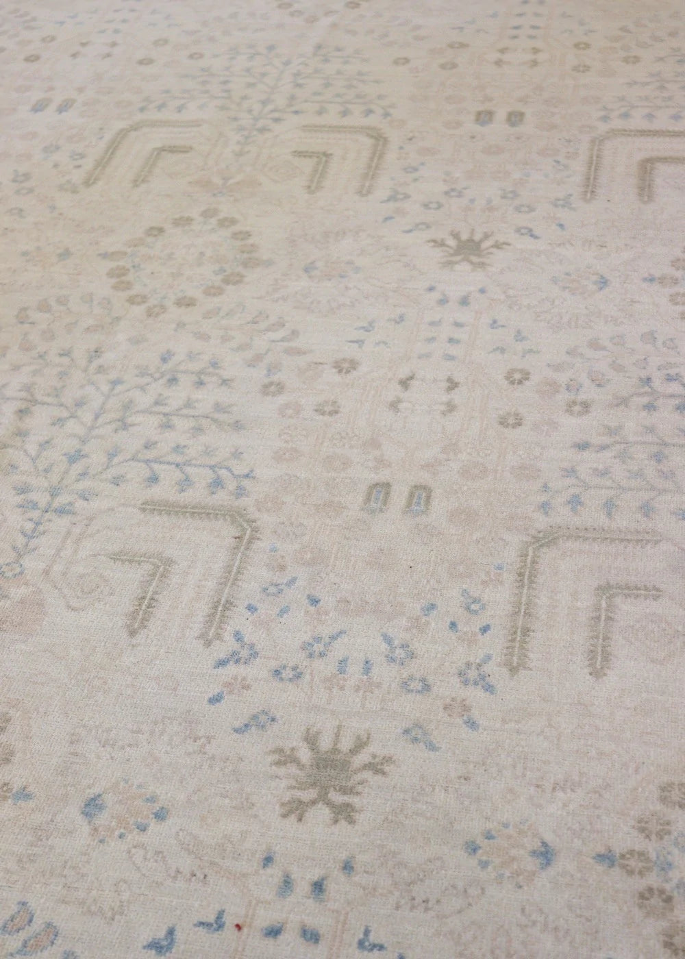 Handwoven Bakshaish Willow Transitional Area Rug J63716 - Perfect for Living Room, Bedroom, or Office Decor