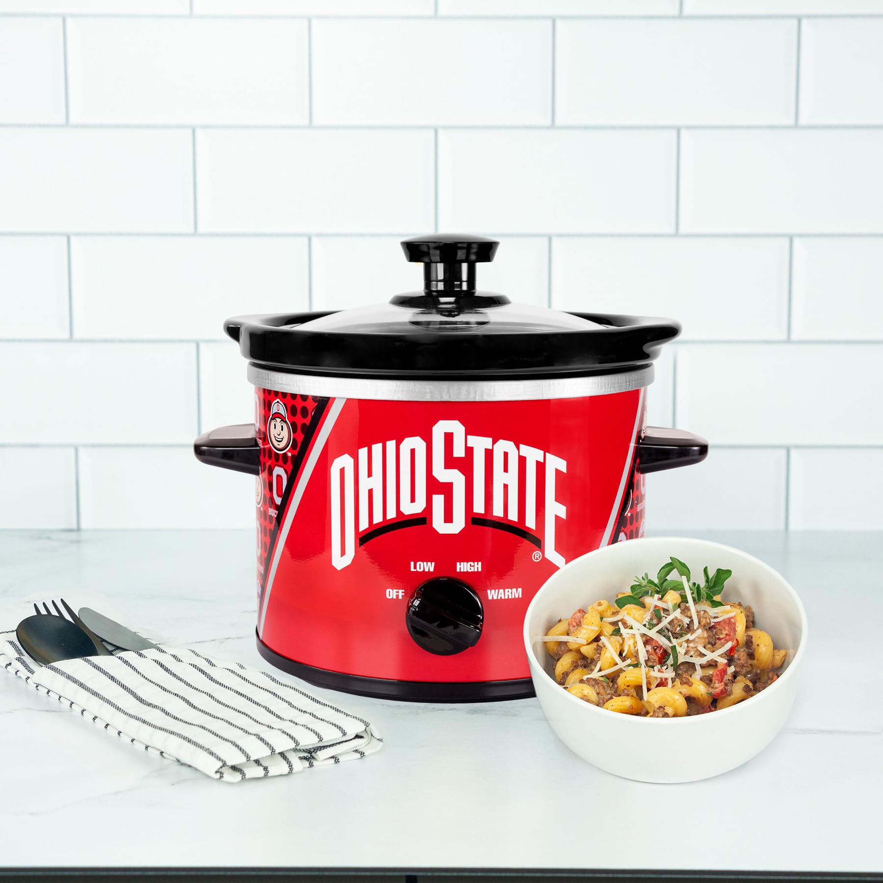 Ohio State Buckeyes 2qt Slow Cooker by Uncanny Brands - Team Spirit Crock Pot for Soups, Chili & Game Day Meals - Perfect for Dorms, Tailgating & College Football Parties