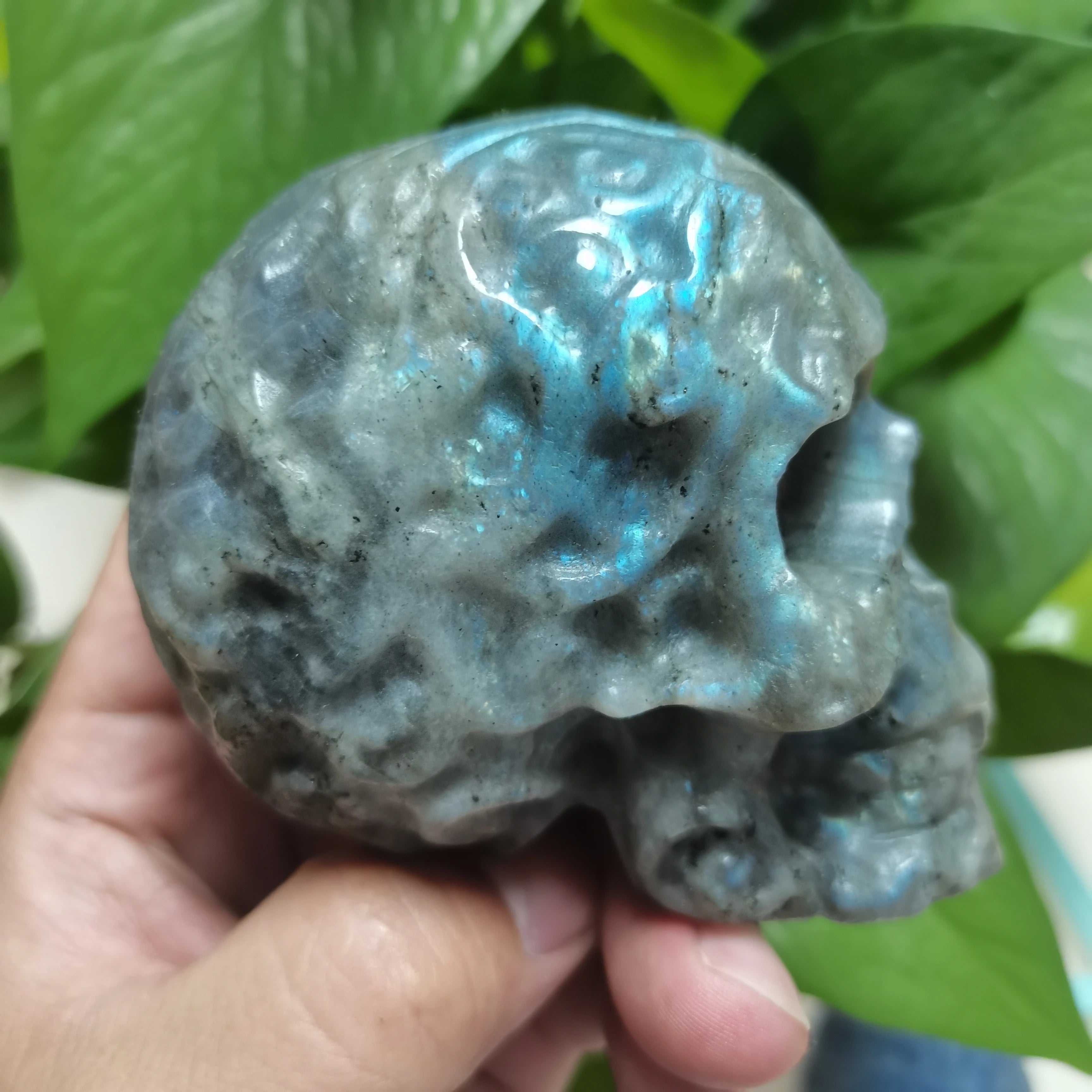 750g 110mm Natural Labradorite Skull Carving - Healing Crystal Gemstone, Reiki Energy Stone, Feng Shui Home Decor, Unique Gift for Collectors & Spiritual Practitioners (Perfect for Meditation Spaces & Altar Displays)