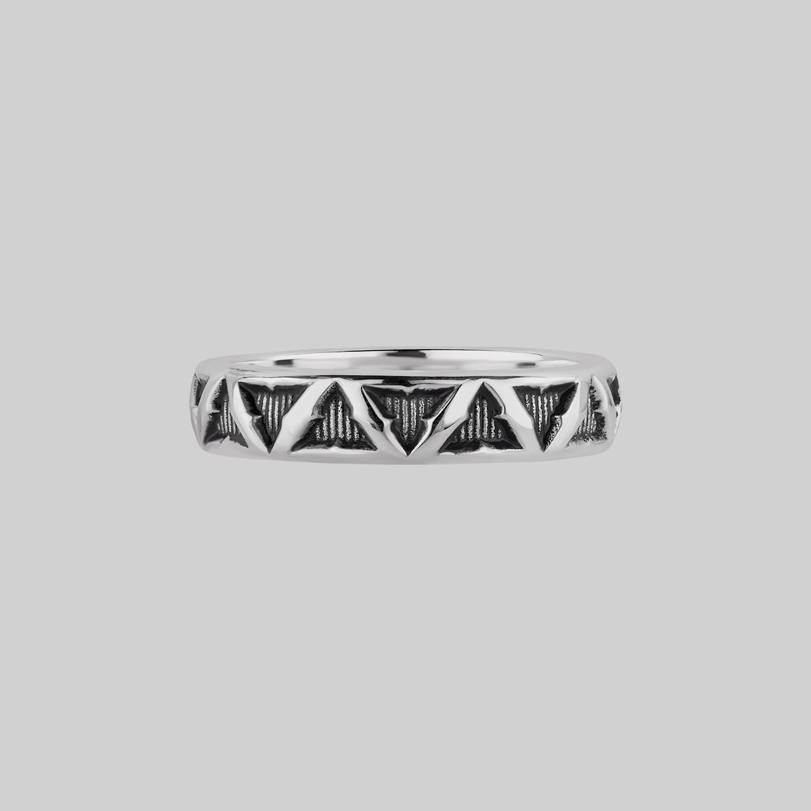 Gothic Trefoil Band Ring for Women - Sterling Silver Jewelry, Punk Style Ring, Gothic Fashion Accessory - Perfect for Halloween, Cosplay, and Dark Aesthetic Outfits