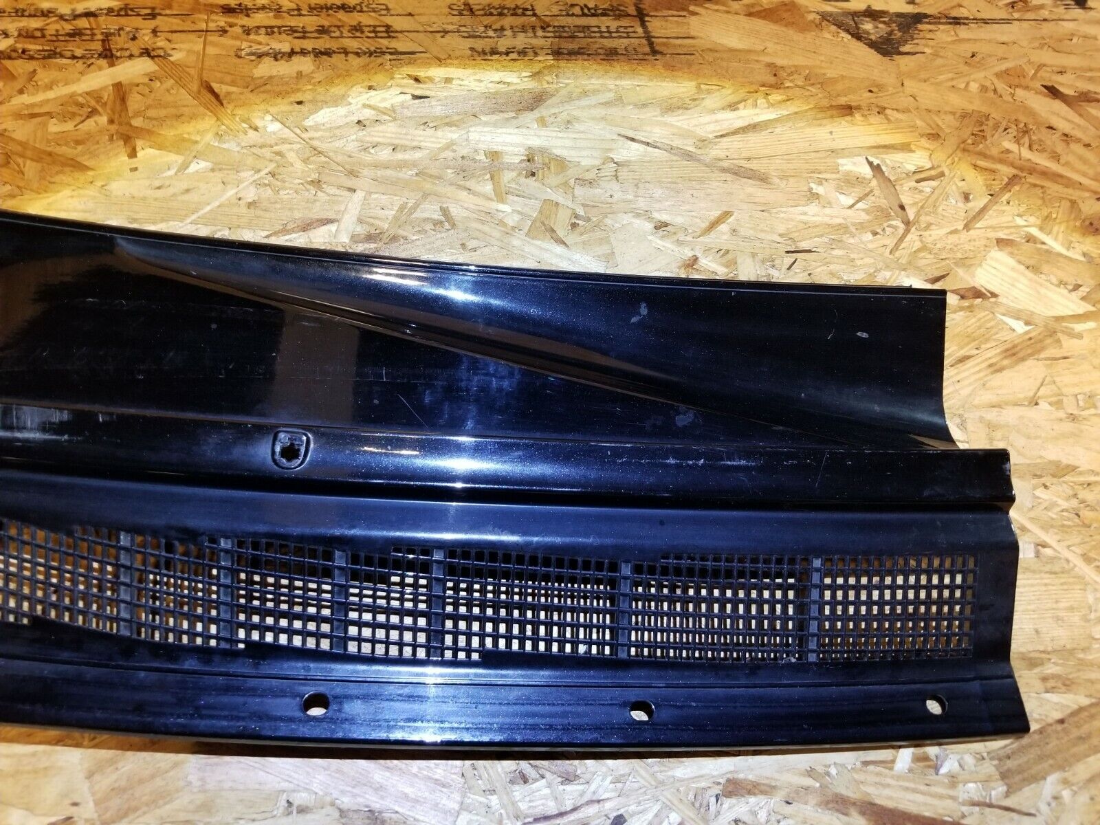 04-07 Infiniti QX56 Wiper Cowl Vent Panel Trim - Right Passenger Side OEM Replacement Part - Perfect for Windshield Protection & Weatherproofing