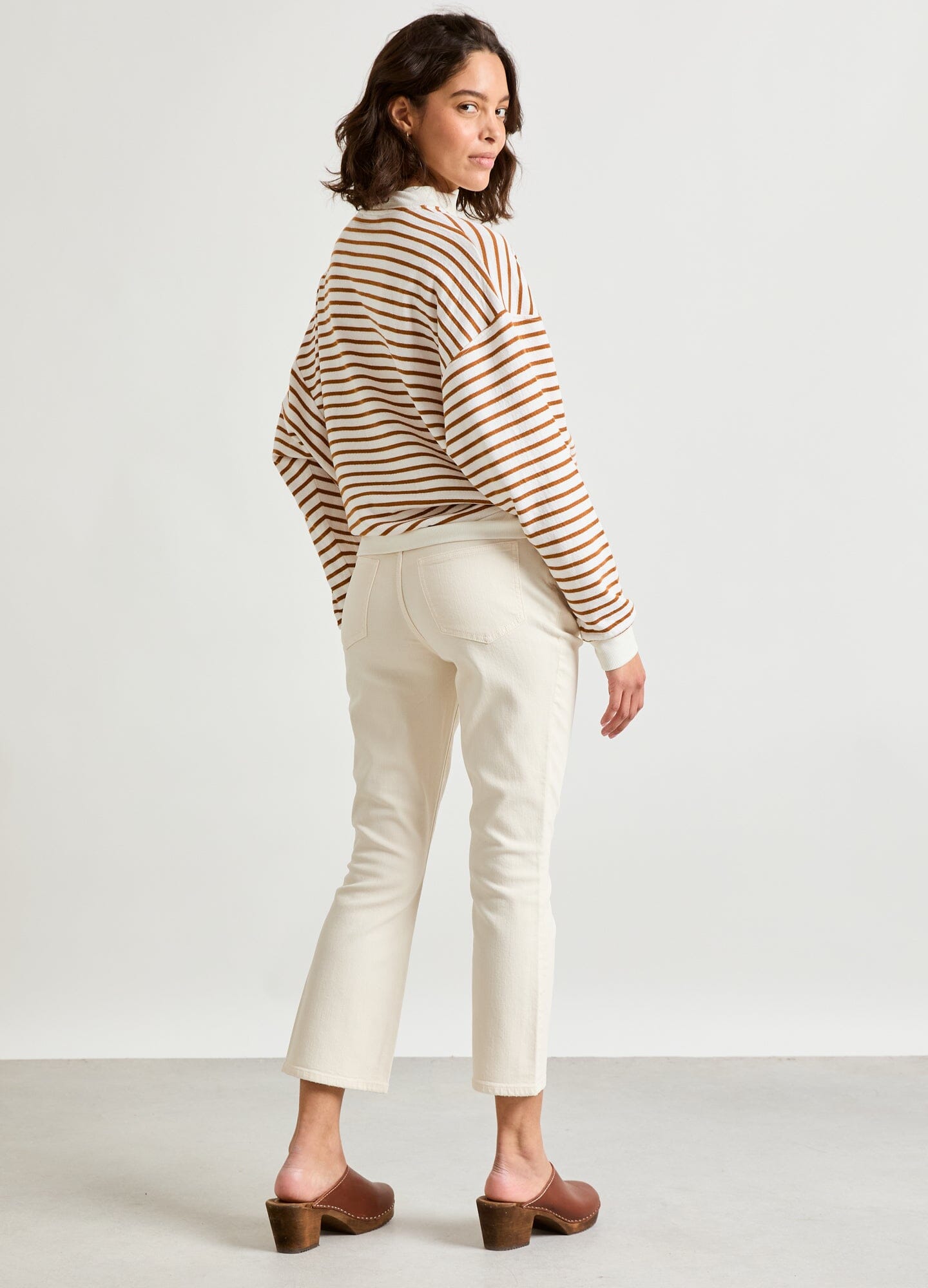 Best Maternity Jeans for Pregnant Women - Stretchy Comfortable High Waist Denim Pants for Everyday Wear & Pregnancy Photos