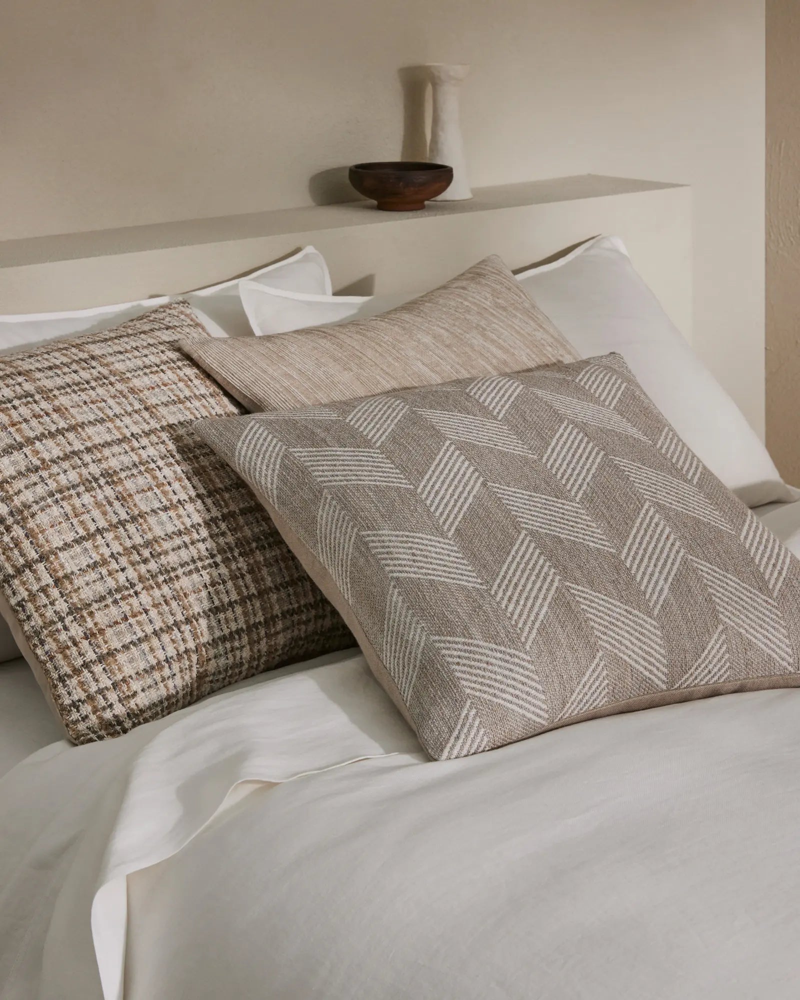 Premium Ravello Pillowcase Set - 100% Cotton White Bedding - Soft & Breathable for Side Sleepers - Perfect for Guest Rooms, Hotels & Home Decor