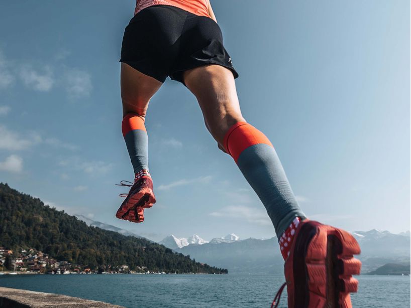 Compressport Unisex R2V2 Compression Calf Sleeves - Coral (SU00002B_401) for Running, Cycling & Sports Recovery