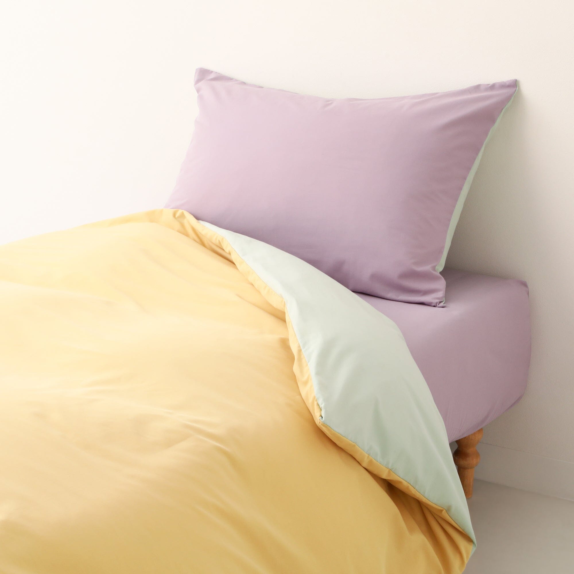 Vibrant Yellow and Purple Single Bedding Cover Set - Soft & Comfortable for Kids, Teens, and Dorm Rooms - Perfect for Cozy Sleep and Bedroom Decor