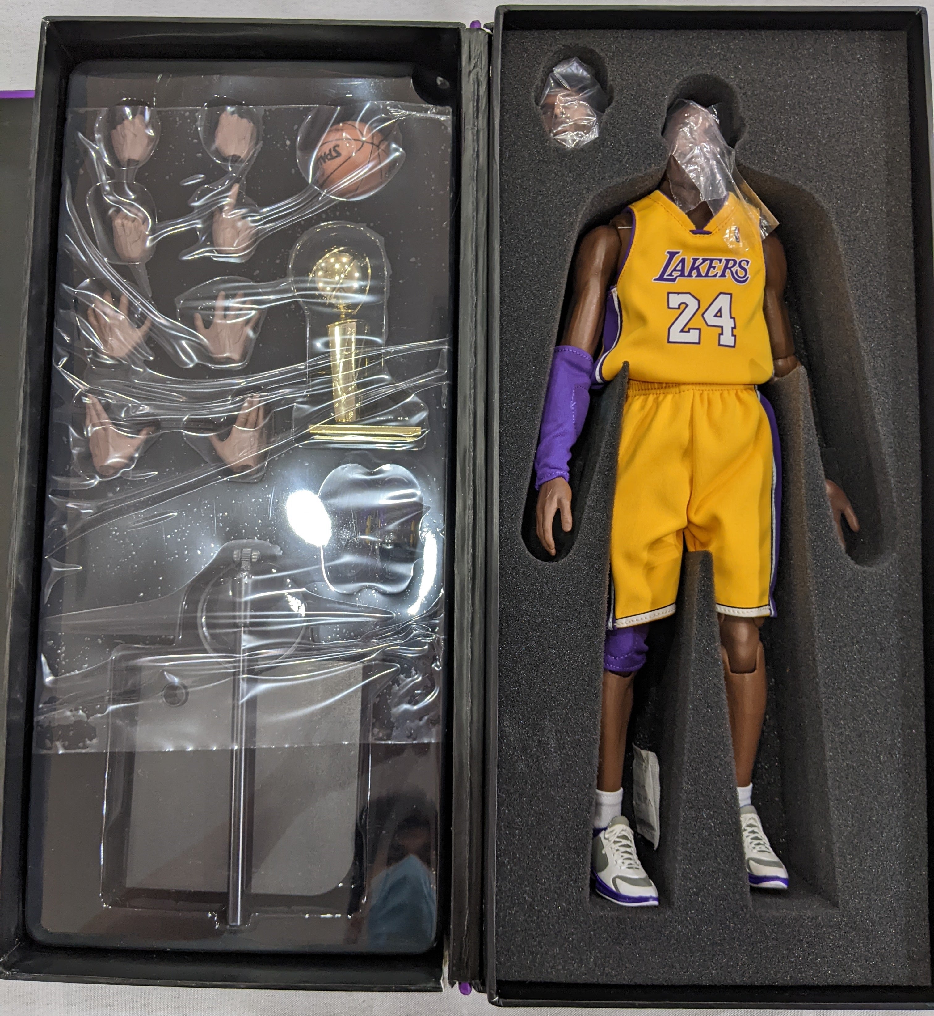 Enterbay 1/6 Scale NBA Los Angeles Lakers Kobe Bryant Action Figure Collectible - Real Masterpiece Series - Perfect for Basketball Fans & Collectors - Display in Home Office or Man Cave
