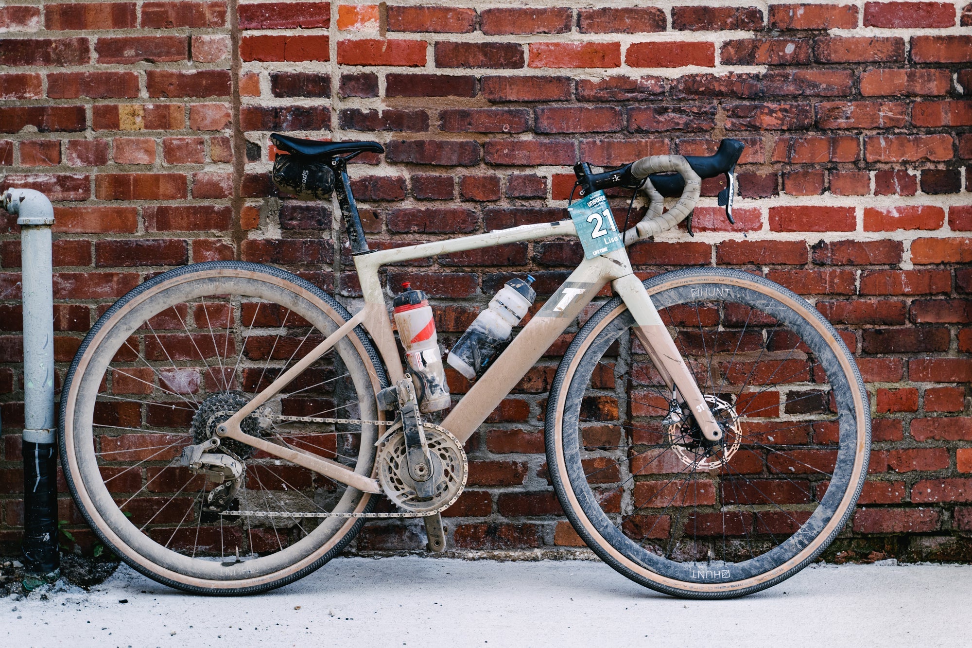 HUNT 35 Carbon Gravel Wheelset - Lightweight & Durable Carbon Fiber Wheels for Gravel Biking | Perfect for Off-Road Adventures, Racing & All-Terrain Cycling