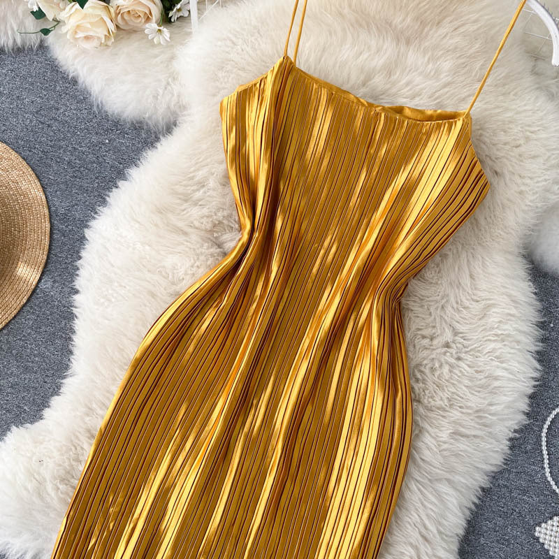 Elegant Gilt Yellow Pleated Suspender Dress with Elastic Waist & Sexy Backless Design - Perfect for Evening Parties, Date Nights & Special Occasions