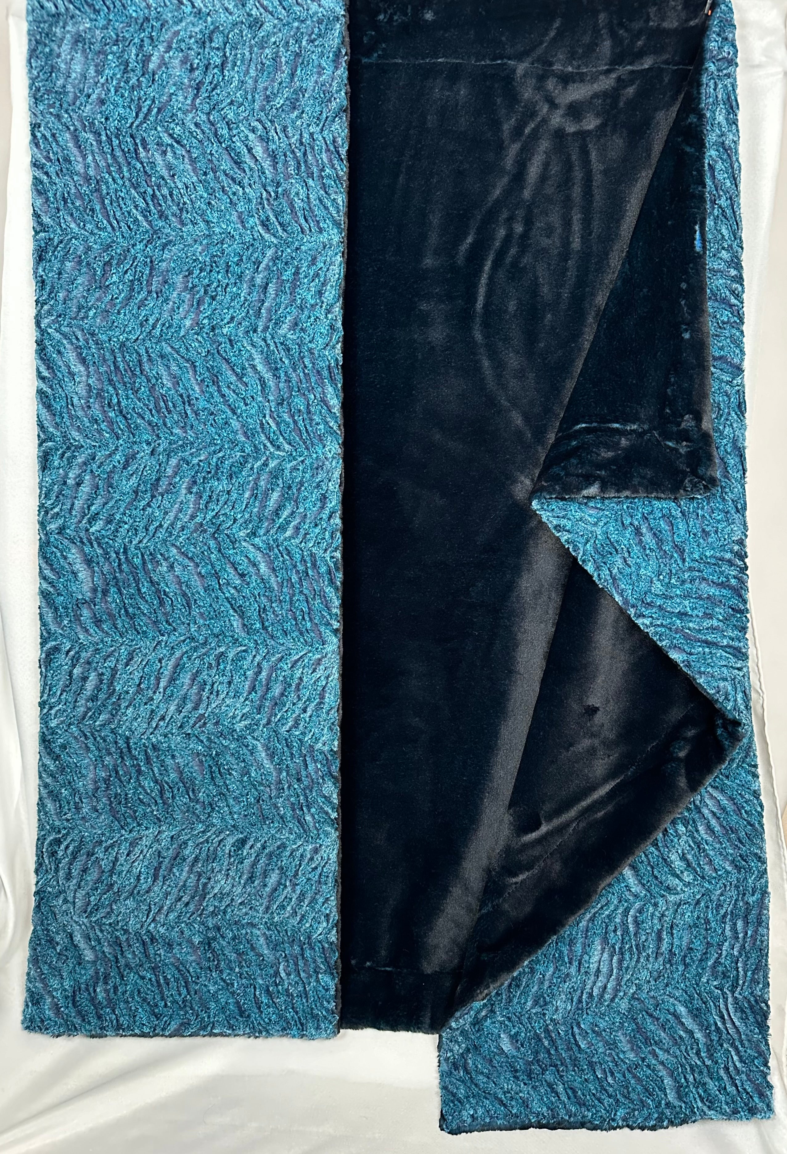Luxury Aquamarine & Blue Bayou Seal Double X-Wide 60x83 Large Blanket - Soft & Cozy for Beds, Sofas, and Outdoor Picnics