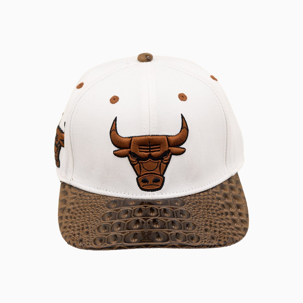 Chicago Bulls NBA Official Leather Visor Wool Snapback Hat - Vintage Basketball Cap for Men & Women - Perfect for Games, Streetwear & Sports Fans