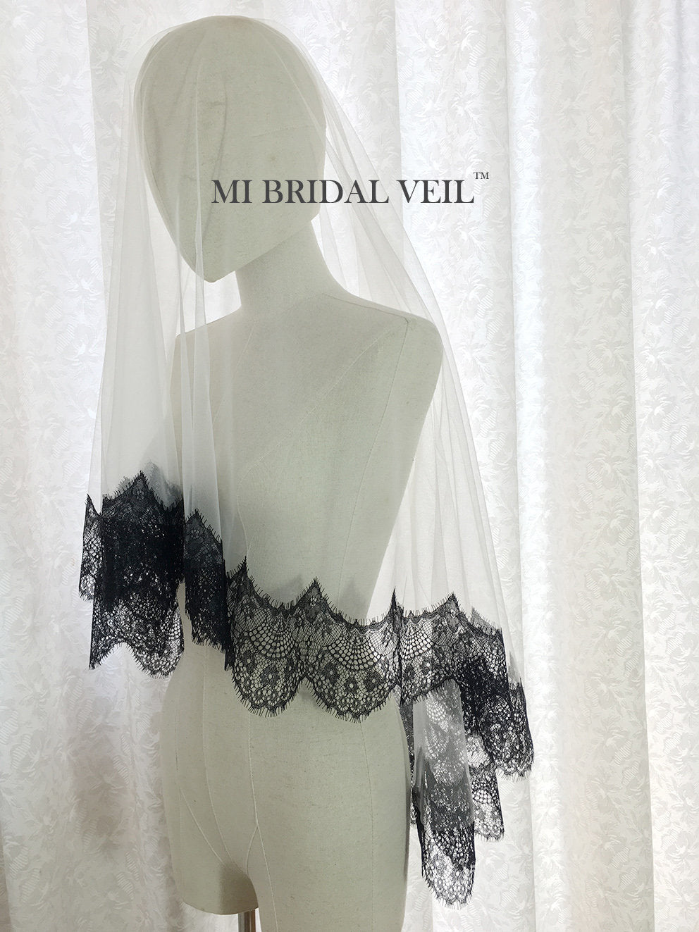 Elegant Black Mantilla Lace Wedding Veil with Blusher - Spanish Style Bridal Veil for Church Ceremony & Romantic Weddings