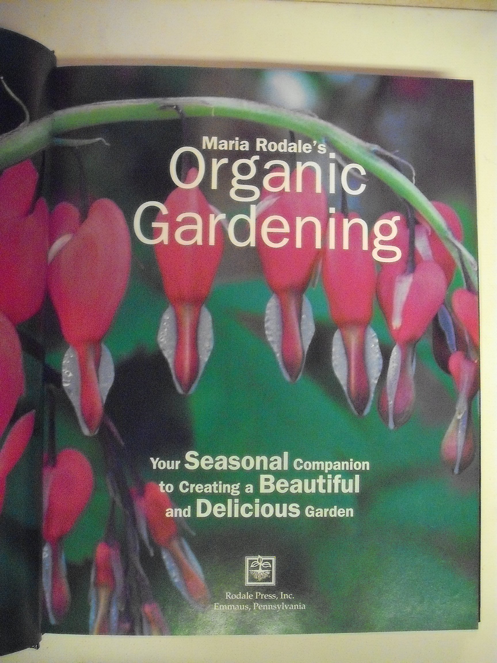 Maria Rodale's Organic Gardening Book - Seasonal Guide for Beautiful & Delicious Organic Gardens | Perfect for Home Gardeners & Sustainable Living Enthusiasts