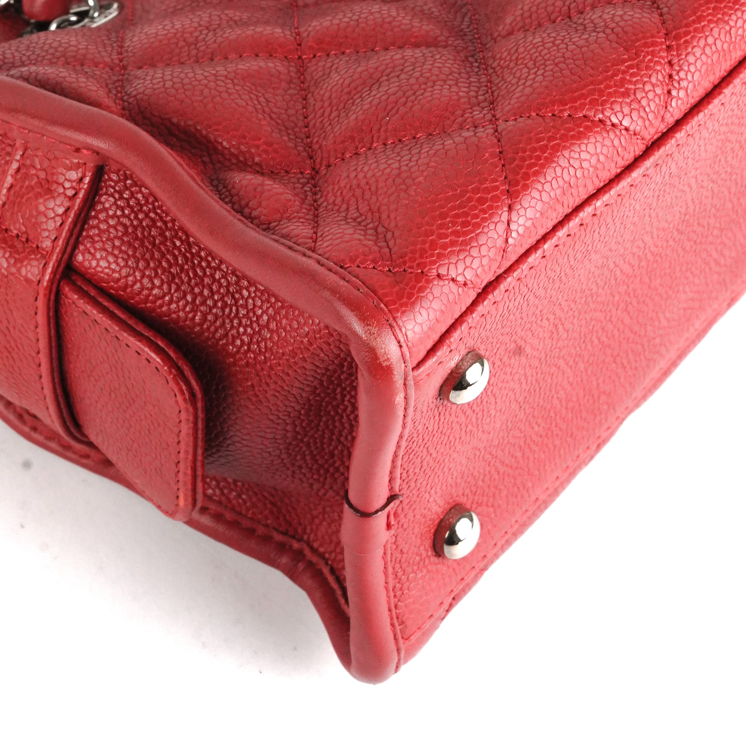 Chanel Caviar Leather Shoulder Bag in Red - Elegant Crossbody Purse for Women, Perfect for Parties, Dates, and Everyday Use