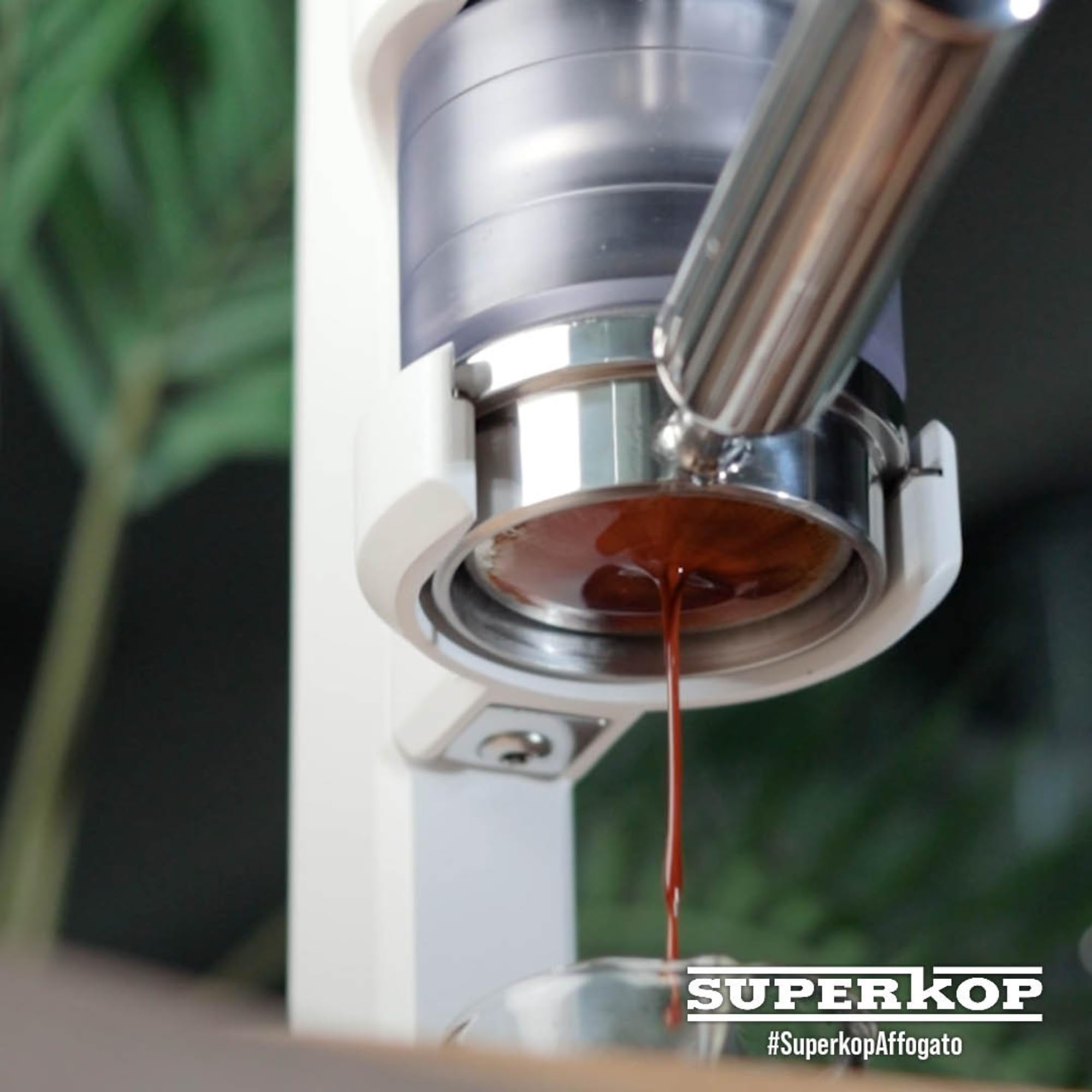 SUPERKOP Manual Espresso Machine & Coffee Maker - Portable Non-Electric Espresso Tool with 18g Capacity - Retro Style for Home & Commercial Use - Perfect for Camping, Office & Small Kitchens - White