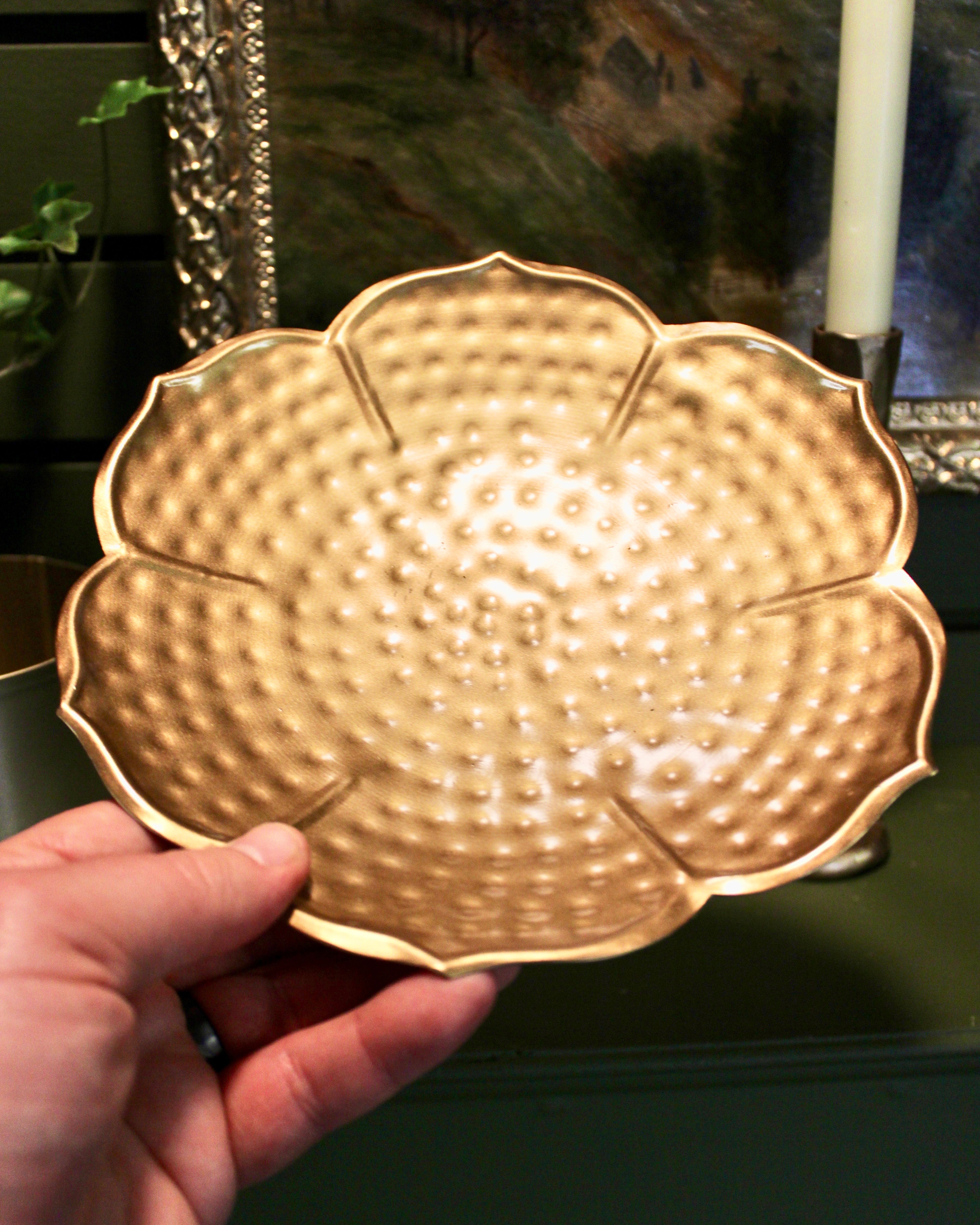 Elegant Decorative Metal Flower Bowl for Home Decor - Perfect for Centerpieces, Tabletop Displays & Wedding Decorations