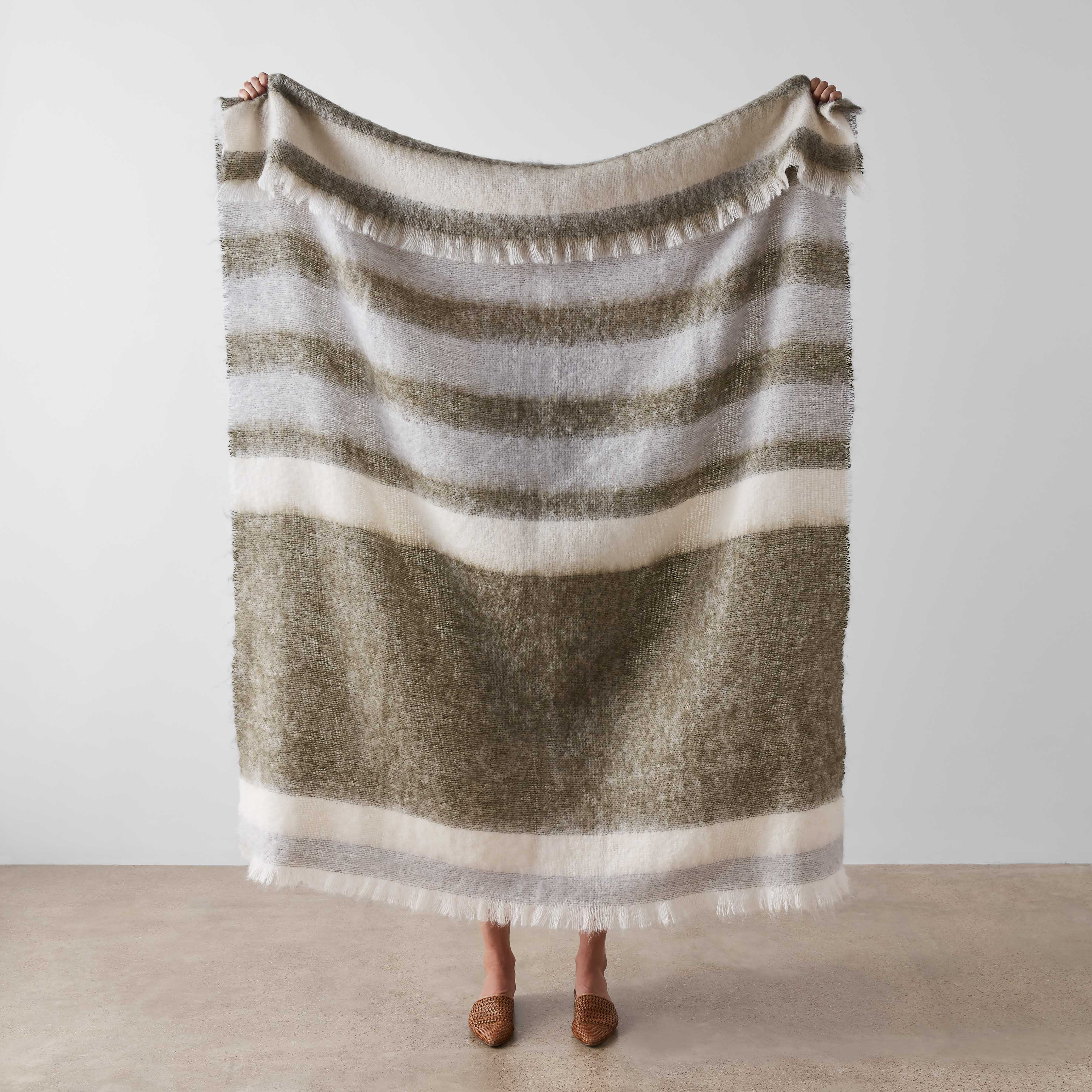 Luxury Mohair Throw Blanket - Soft & Warm Wool Throw for Couch, Bed, or Sofa - Perfect for Cozy Evenings, Gifts, and Home Decor