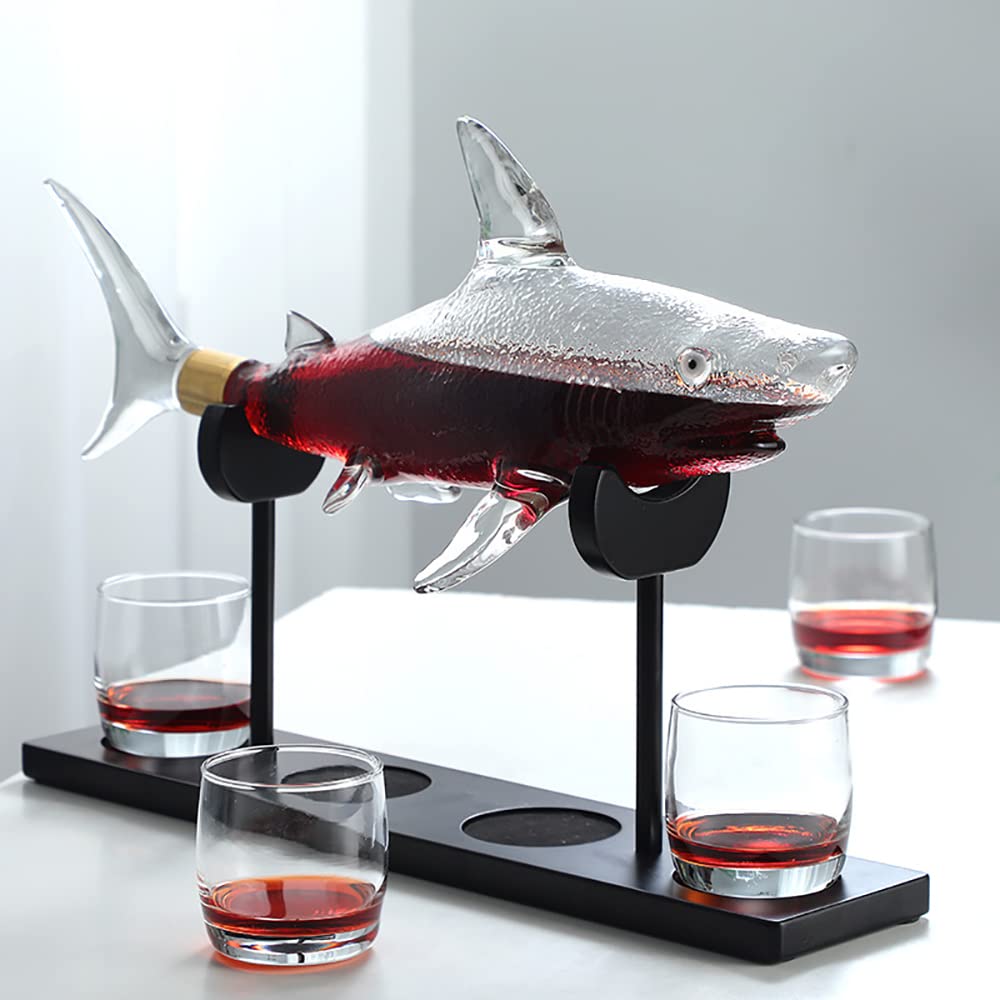 Premium Whiskey Decanter Set with 4 Glasses & Wood Stand - 1000ml Shark Design Glass Liquor Decanter for Whiskey, Scotch, Bourbon, Vodka - Elegant Home Bar Accessories & Perfect Gift for Wine Lovers - Ideal for Dinner Parties, Anniversary Celebrations & Man Cave Decor