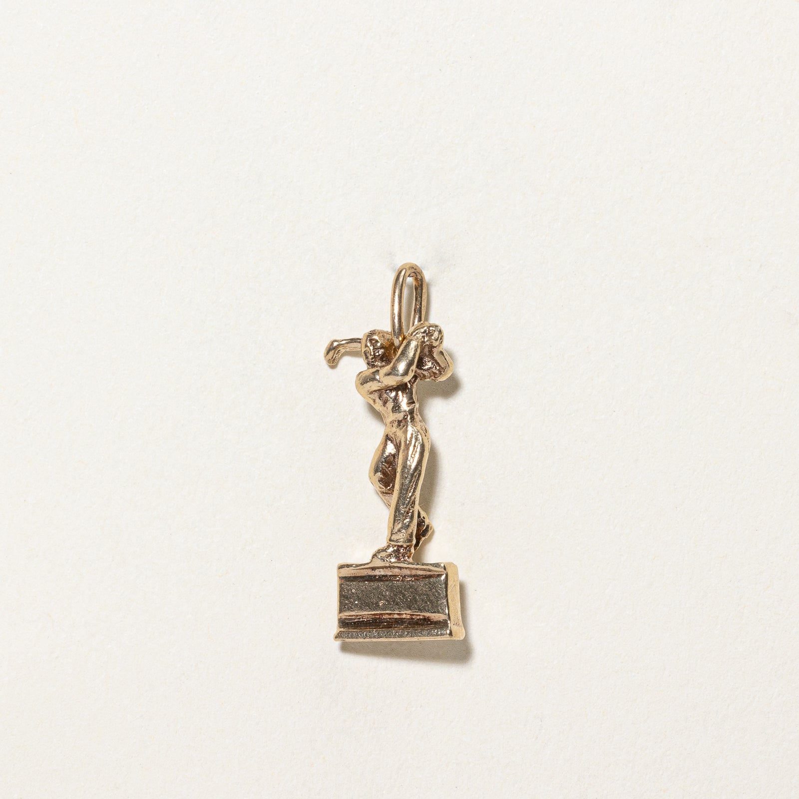 10K Yellow Gold Golfer Charm Pendant for Men & Women - Perfect Gift for Golf Lovers & Sports Enthusiasts - Ideal for Necklaces, Bracelets & Jewelry Making