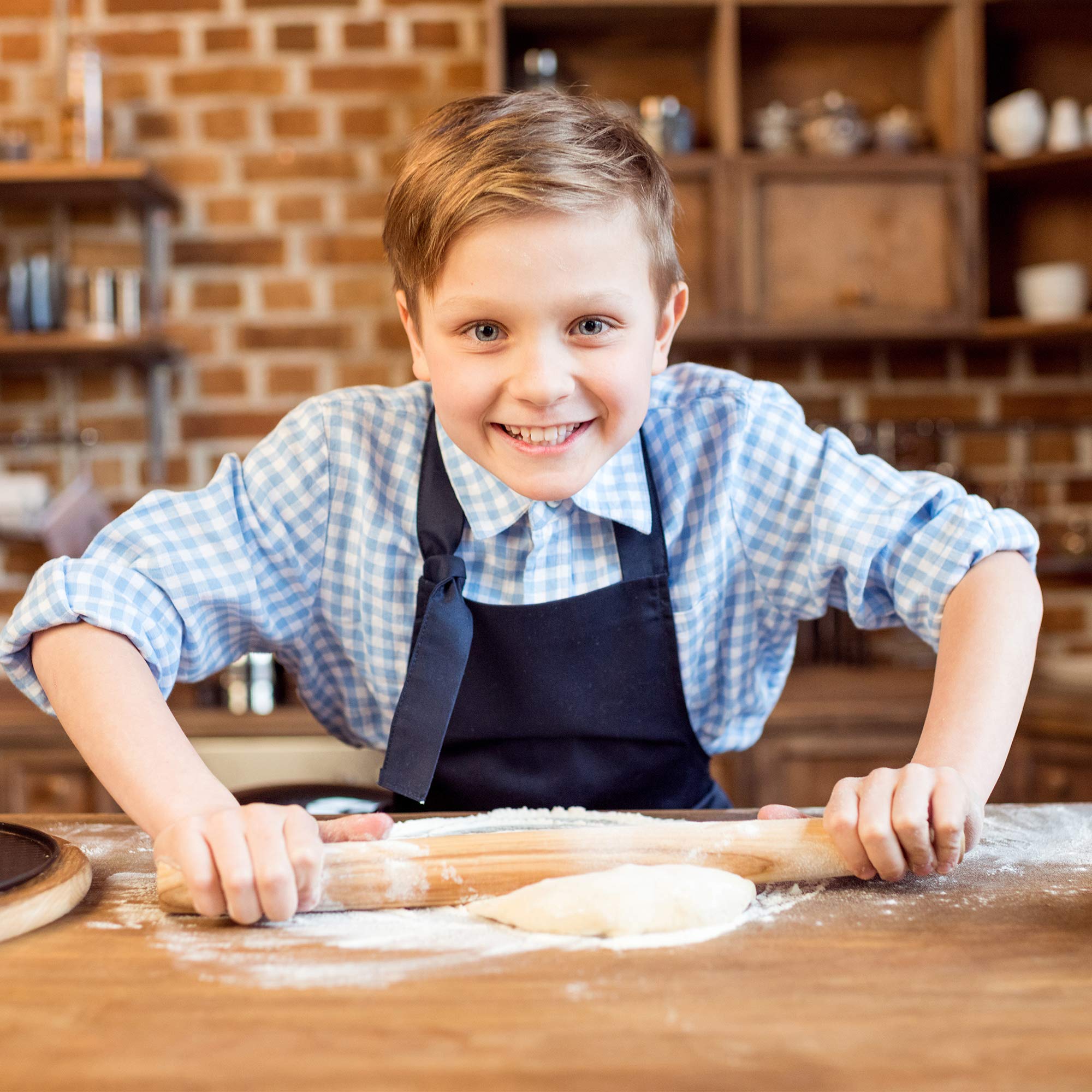 17 Inch French Wooden Rolling Pin for Baking - Tapered Pastry Roller for Fondant, Pie Crust, Cookies & Dough - Smooth Kitchen Essential for Home Bakers & Professional Chefs - Perfect for Holiday Baking, Cake Decorating & Homemade Pizza Making