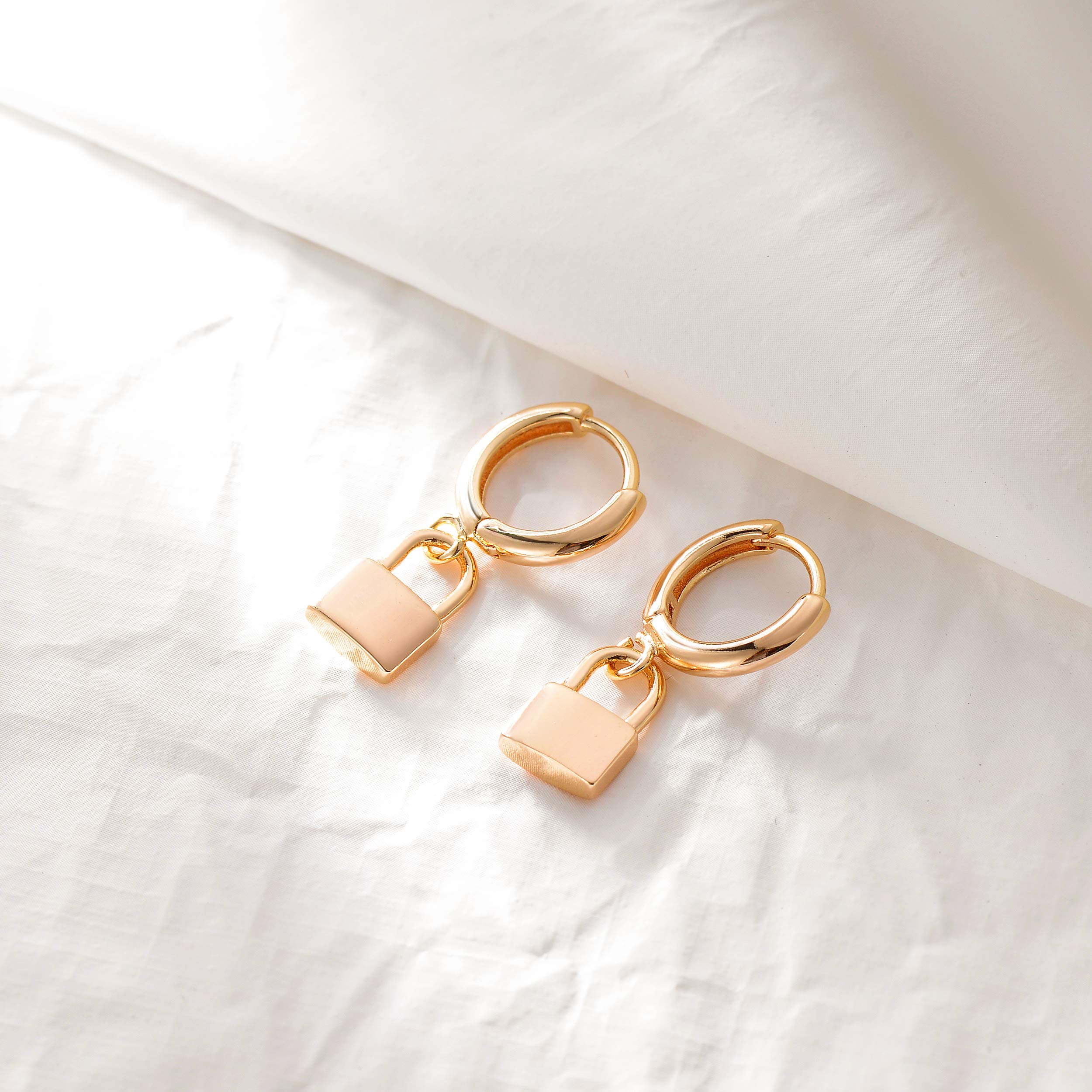 VACRONA 14k Gold Plated Heart Huggie Hoop Earrings for Women - Small Dainty Hoops for Everyday Wear, Gift & Special Occasions