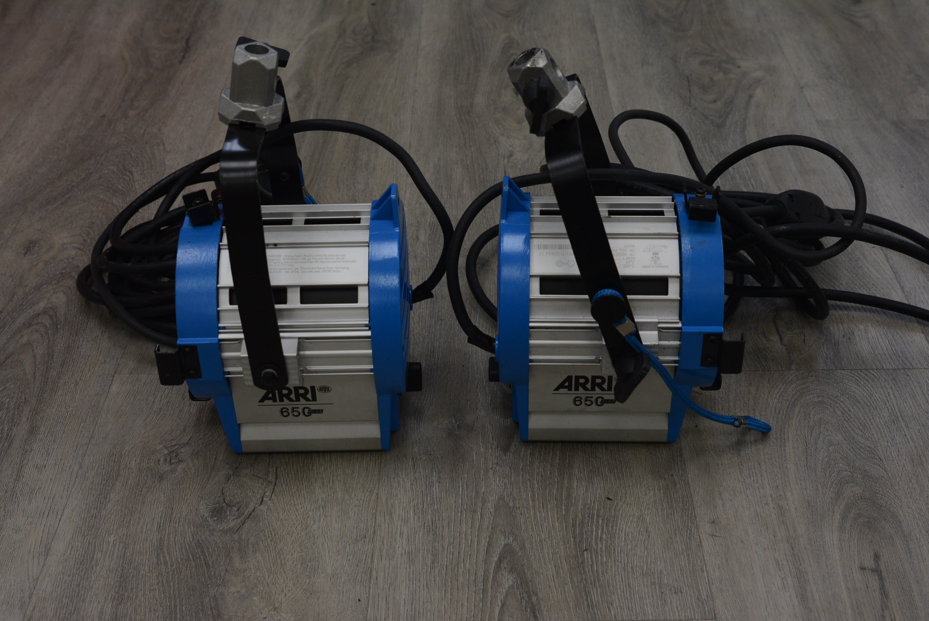 ARRI 650 Dual Light Plus Fresnel Kit - Professional Studio Lighting Equipment for Film & Video Production | Perfect for Cinematography, Photography, and Theater Lighting